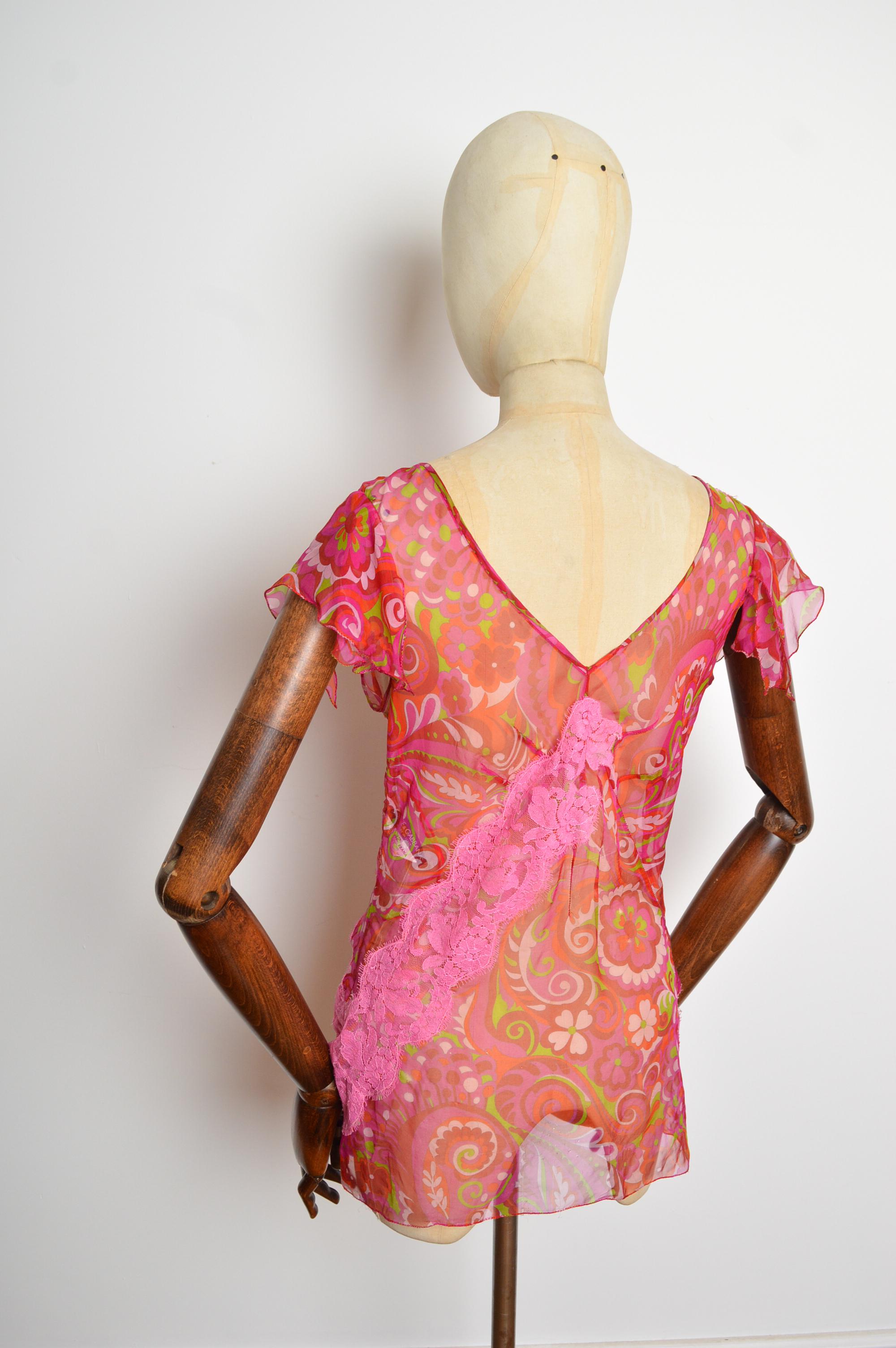 2000er Dolce & Gabbana Psychedelische Rosa Seidenspitze Schwebende Durchsichtige Bluse - Tunika Top im Angebot 5