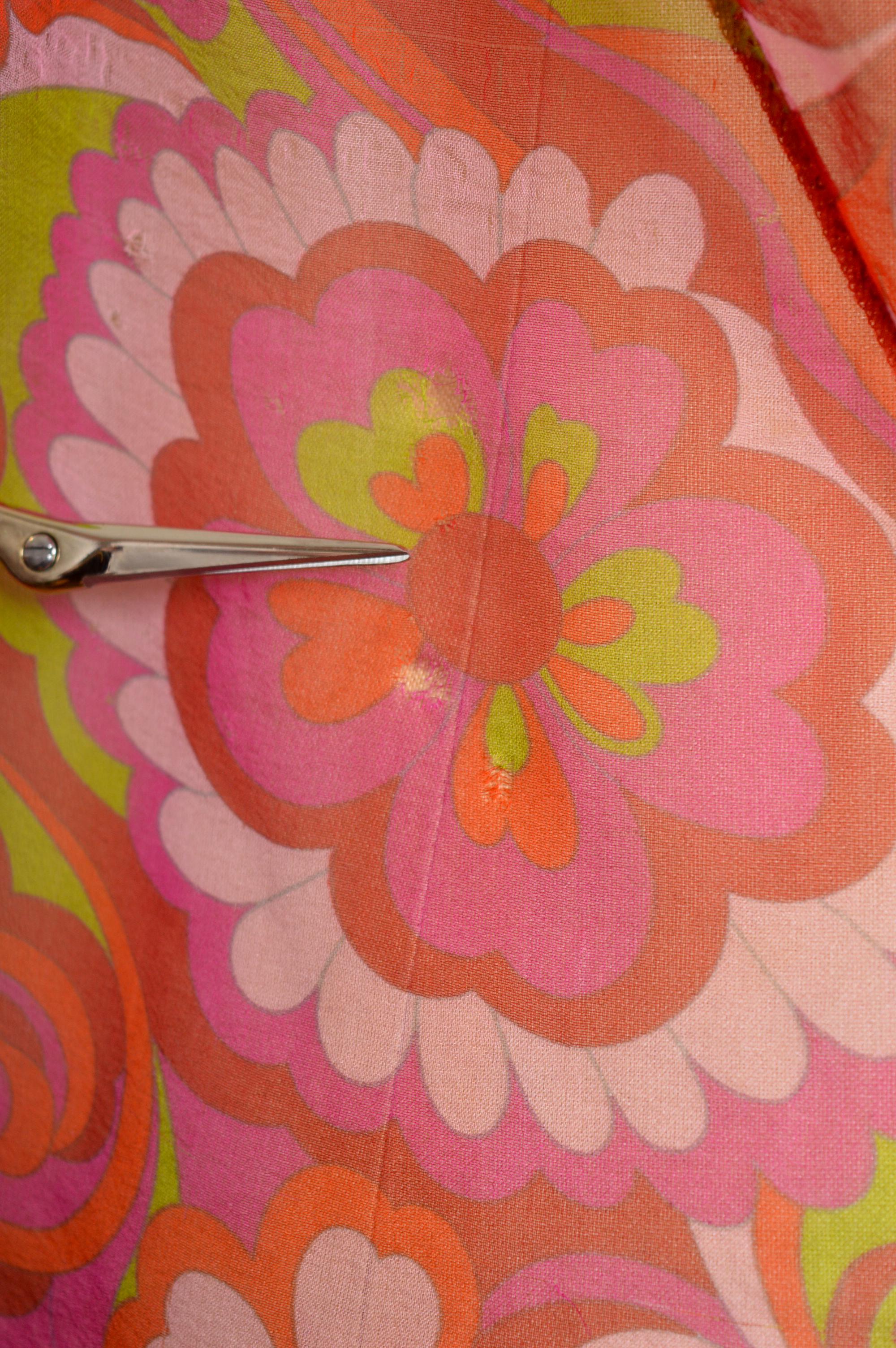 2000er Dolce & Gabbana Psychedelische Rosa Seidenspitze Schwebende Durchsichtige Bluse - Tunika Top im Angebot 8