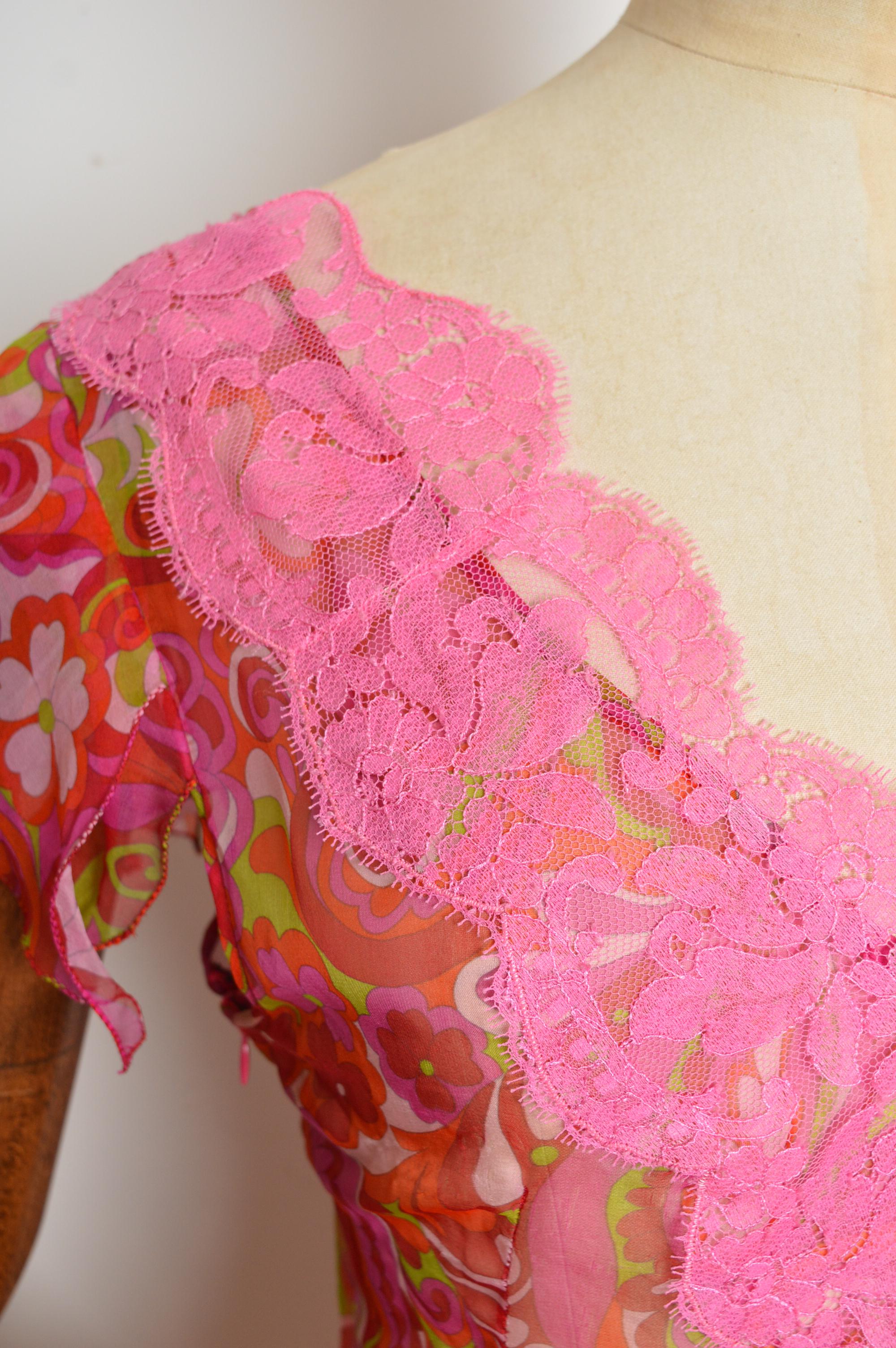 2000er Dolce & Gabbana Psychedelische Rosa Seidenspitze Schwebende Durchsichtige Bluse - Tunika Top im Zustand „Gut“ im Angebot in Sheffield, GB