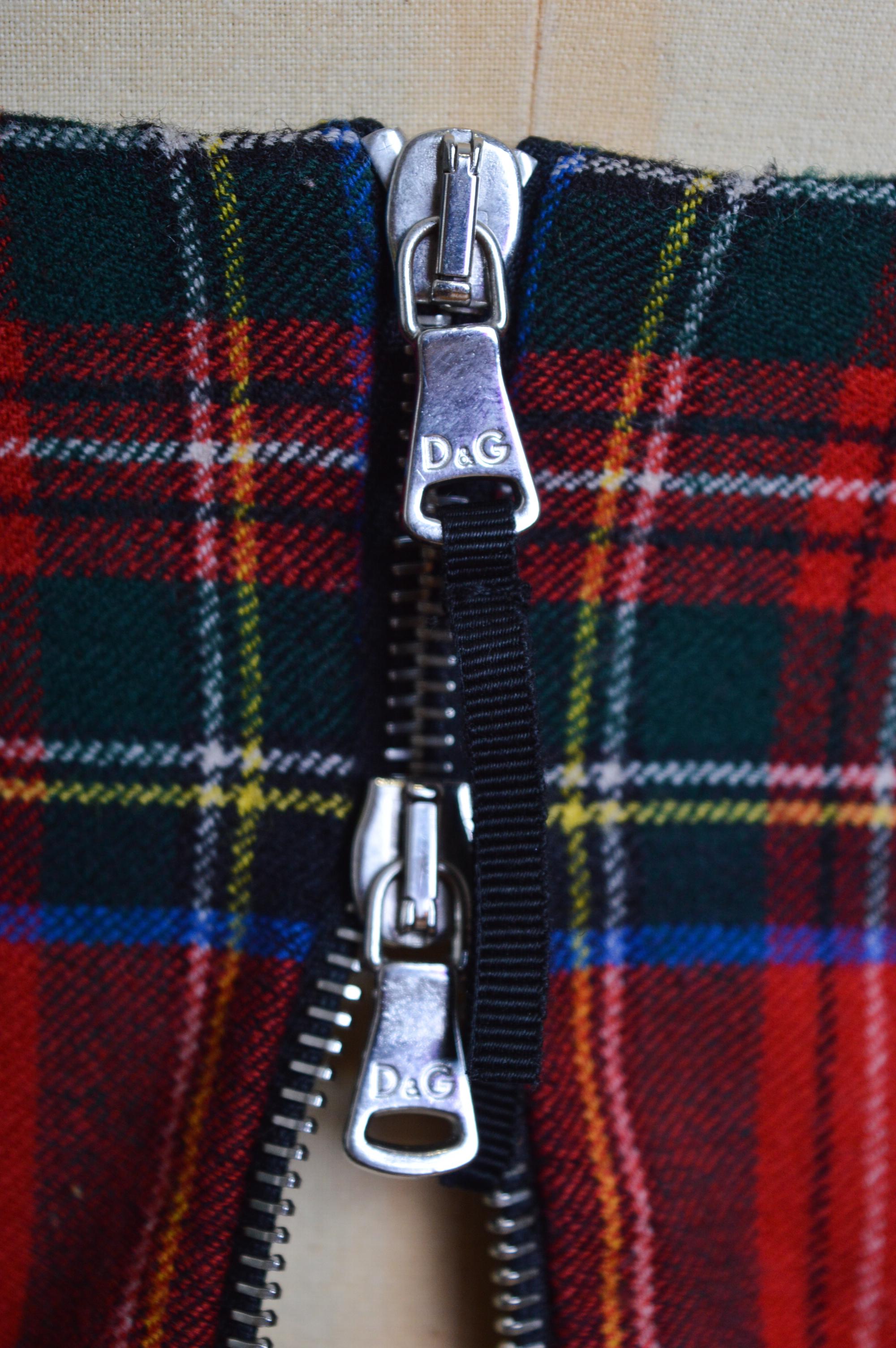 2000's Dolce & Gabbana Red Tartan Y2k Punk Style Corset - Bustier Top 8