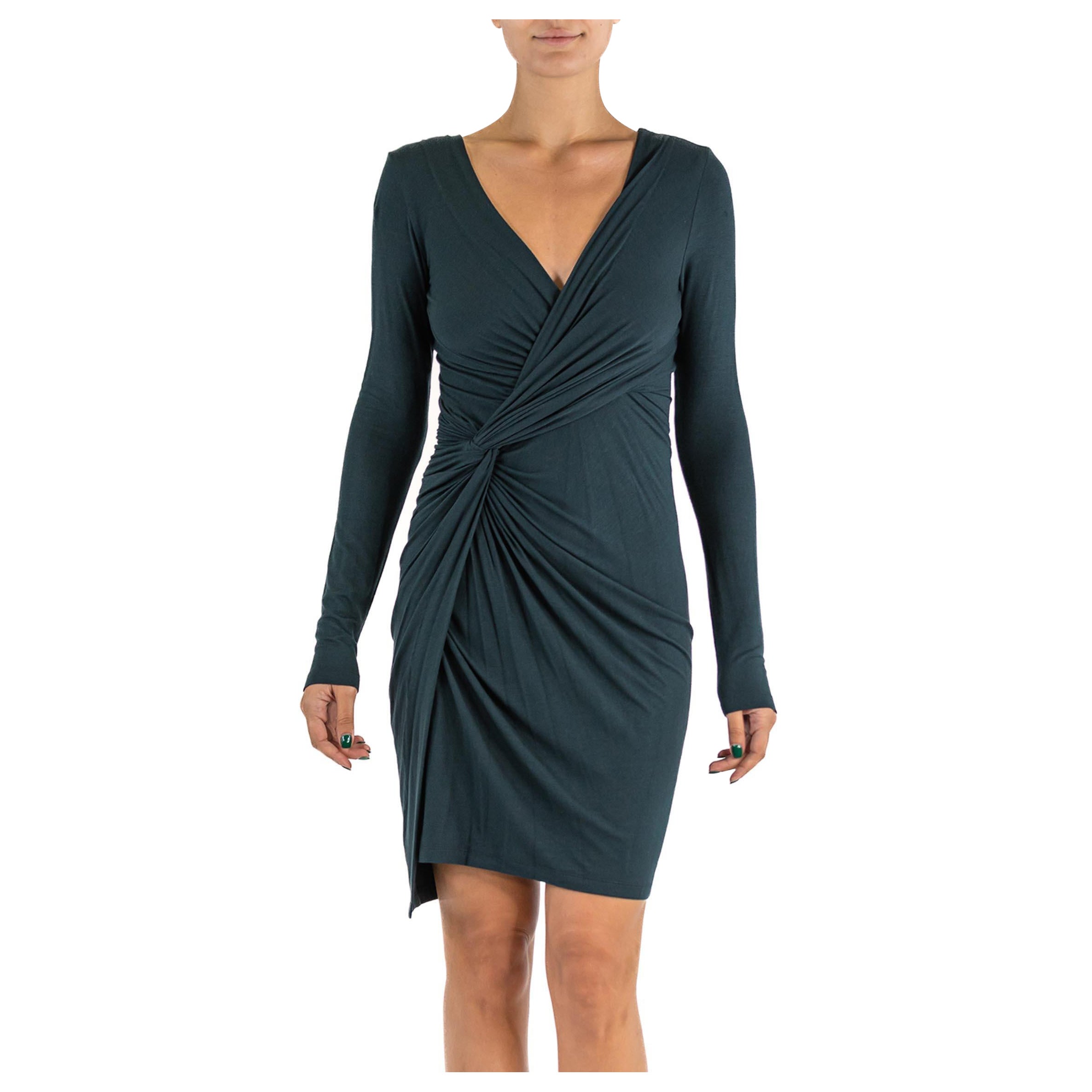 DONNA KARAN - Robe à col V profond en jersey de rayonne et de lycra sarcelle foncée avec manches, années 2000