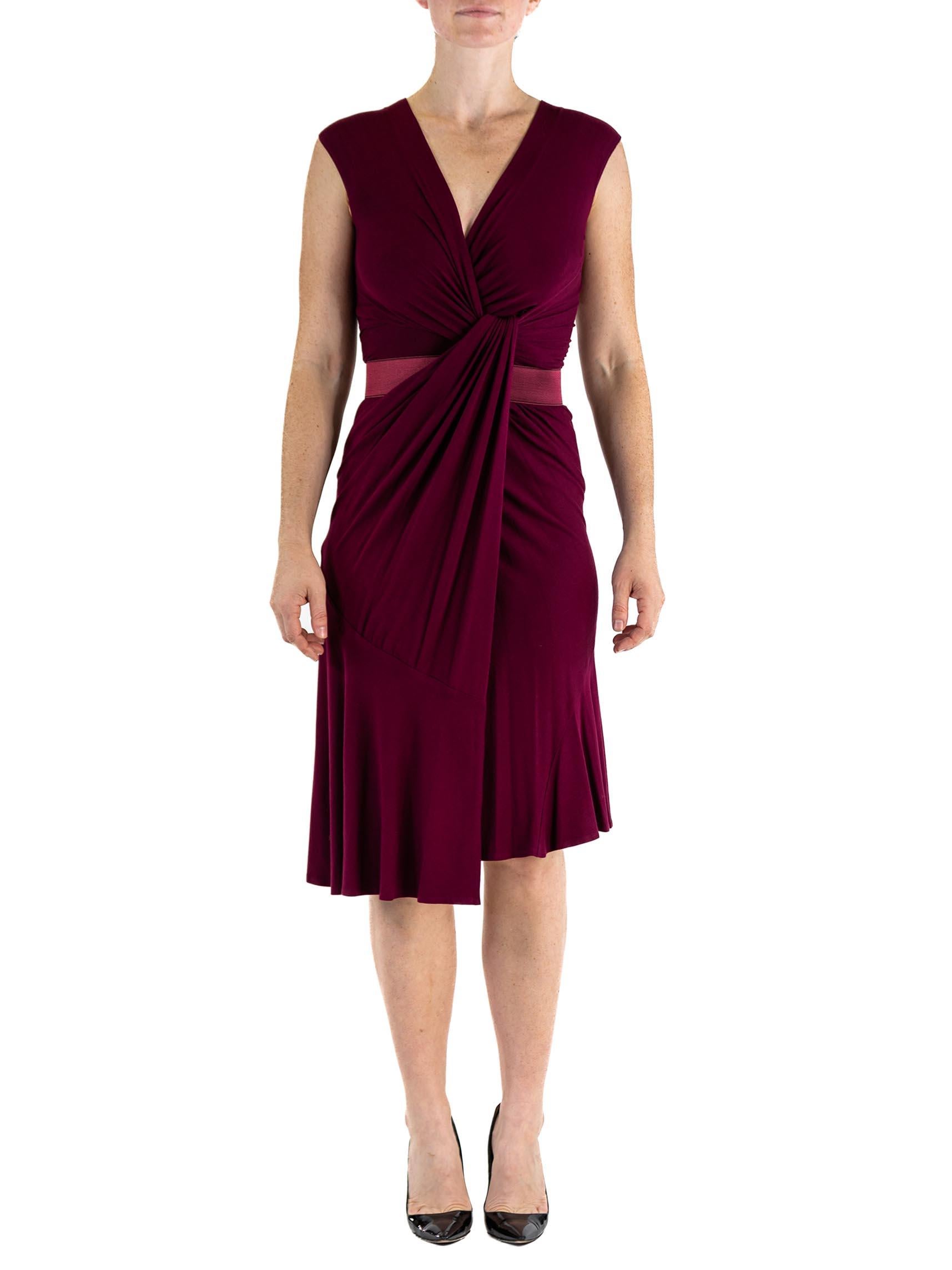 2000S DONNA KARAN Garnet Red Rayon Jersey Knot Front Ruched Dress With Belt For Sale 1