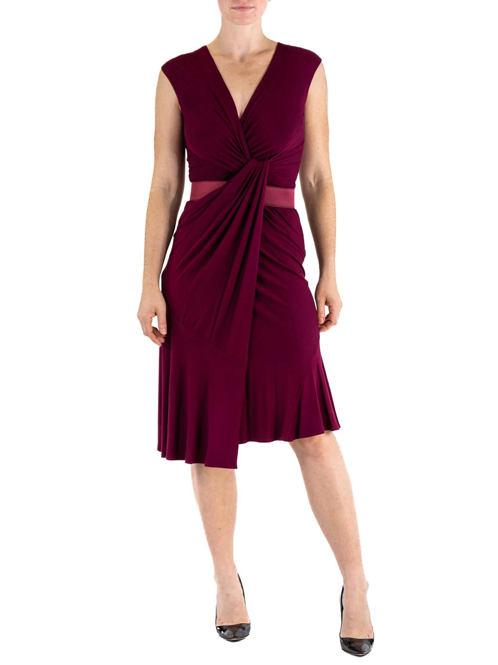 2000S DONNA KARAN Garnet Red Rayon Jersey Knot Front Ruched Dress With Belt For Sale 3