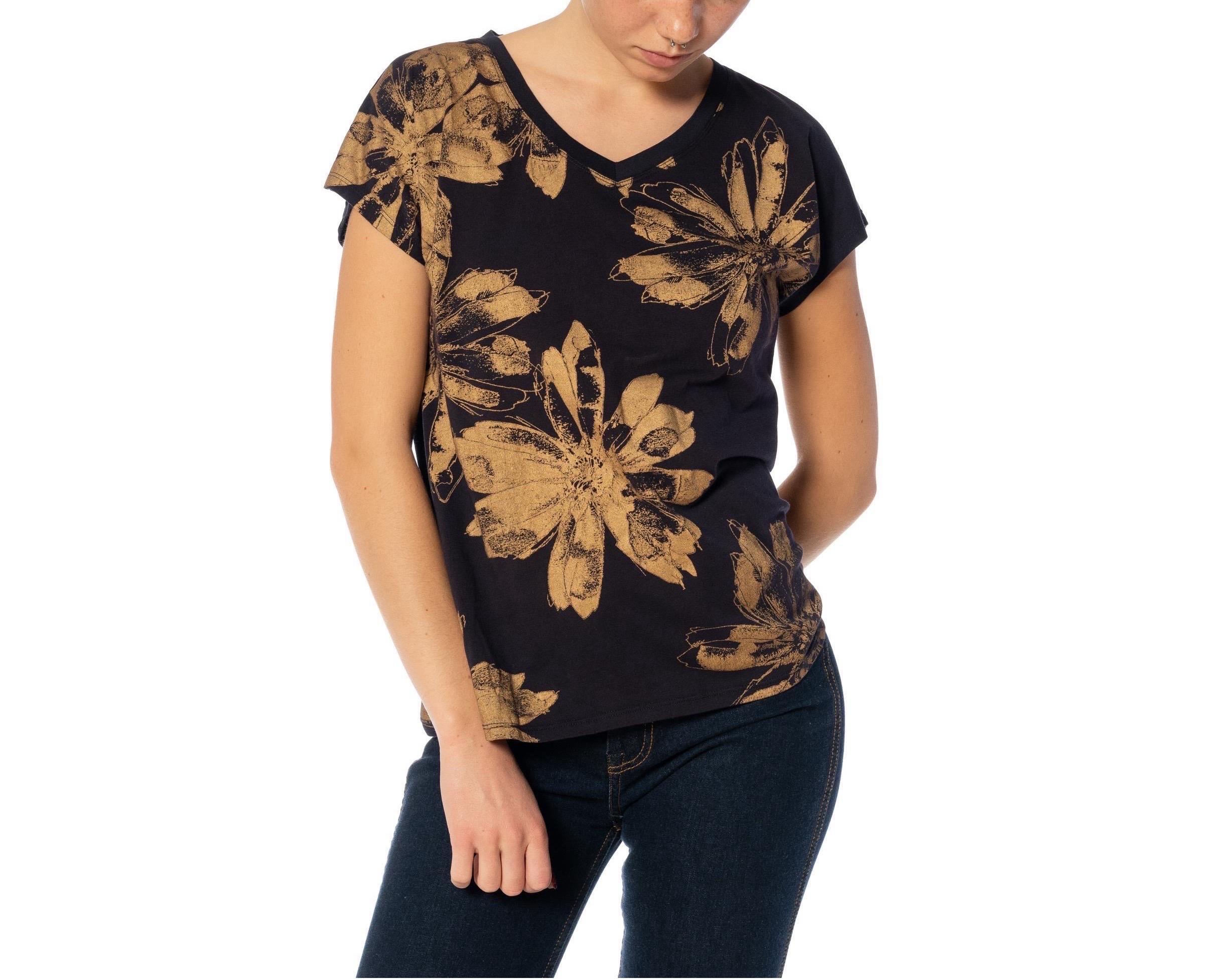 2000S DONNA KARAN Midnight Blue & Gold Floral Print Mini V-Neck T-Shirt Excellent état - En vente à New York, NY