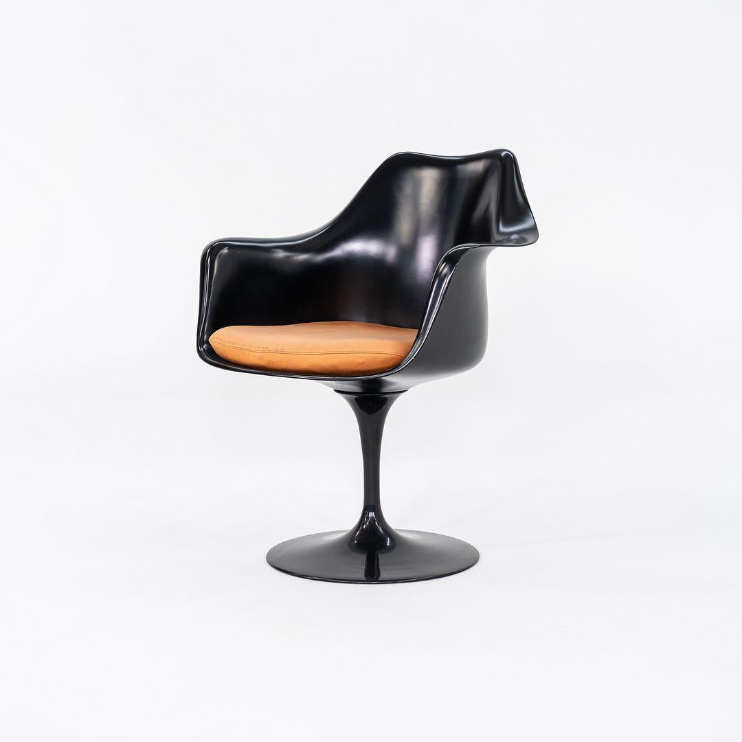 2000er Eero Saarinen für Knoll Tulip Dining Arm Chair in Schwarz im Angebot 4