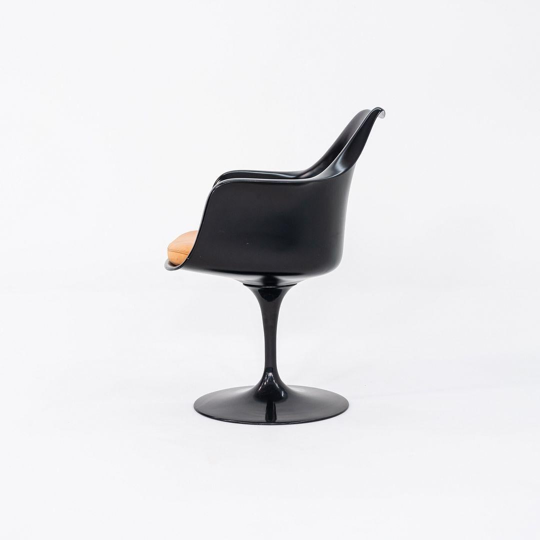 2000er Eero Saarinen für Knoll Tulip Dining Arm Chair in Schwarz (Aluminium) im Angebot