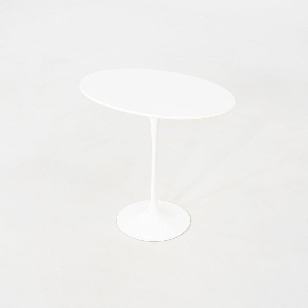 XXIe siècle et contemporain 2000's Eero Saarinen for Knoll Tulip End Table with Oval Laminate Tops (Table d'appoint tulipe des années 2000 avec plateaux ovales en stratifié) en vente