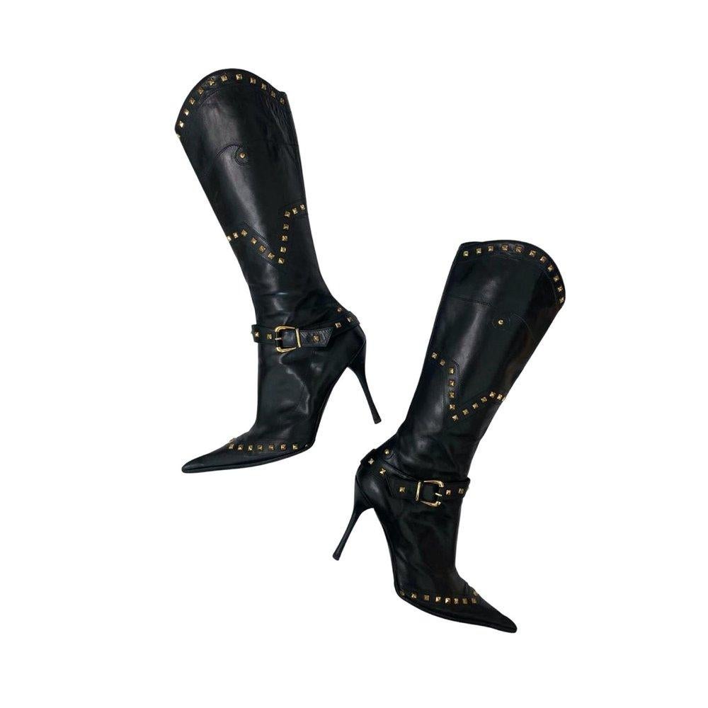 Vintage 2000’s El Dantes stiletto heeled biker boots. Composed of a 100% leather lining. Pointed toe, stiletto heel, gold biker style studs to the legs. Zips to the inner.

Composition
100% leather

Measurements
Marked size: EU 39  UK 6  US