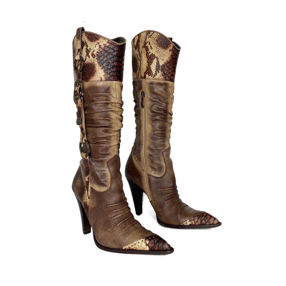 Vintage 2000’s El Dantes stack heeled western slouch cowboy boots in a two tone acid wash leather with snakeskin detailing. One of our most iconic, rare and favourite pairs to date. Composed of a 100% leather and snakeskin outer lining, and wooden