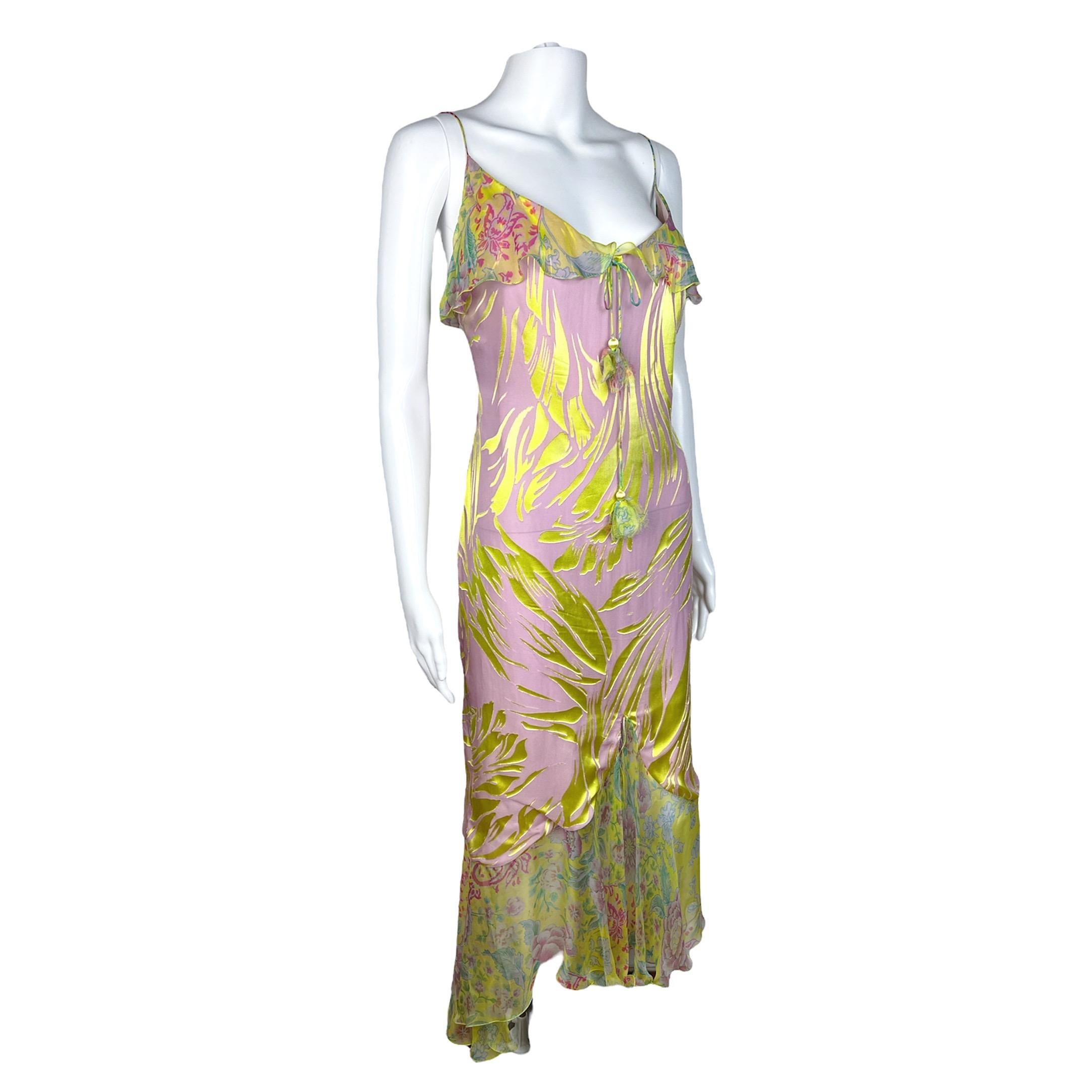 Lovely 2000’s Emanuel Ungaro summer dress with super cute tassels and ruffle in floral prints with spaghetti straps. The dress has a slit at the bottom in the center that create a gorgeous movement when walking. No size tag, make sure to report to