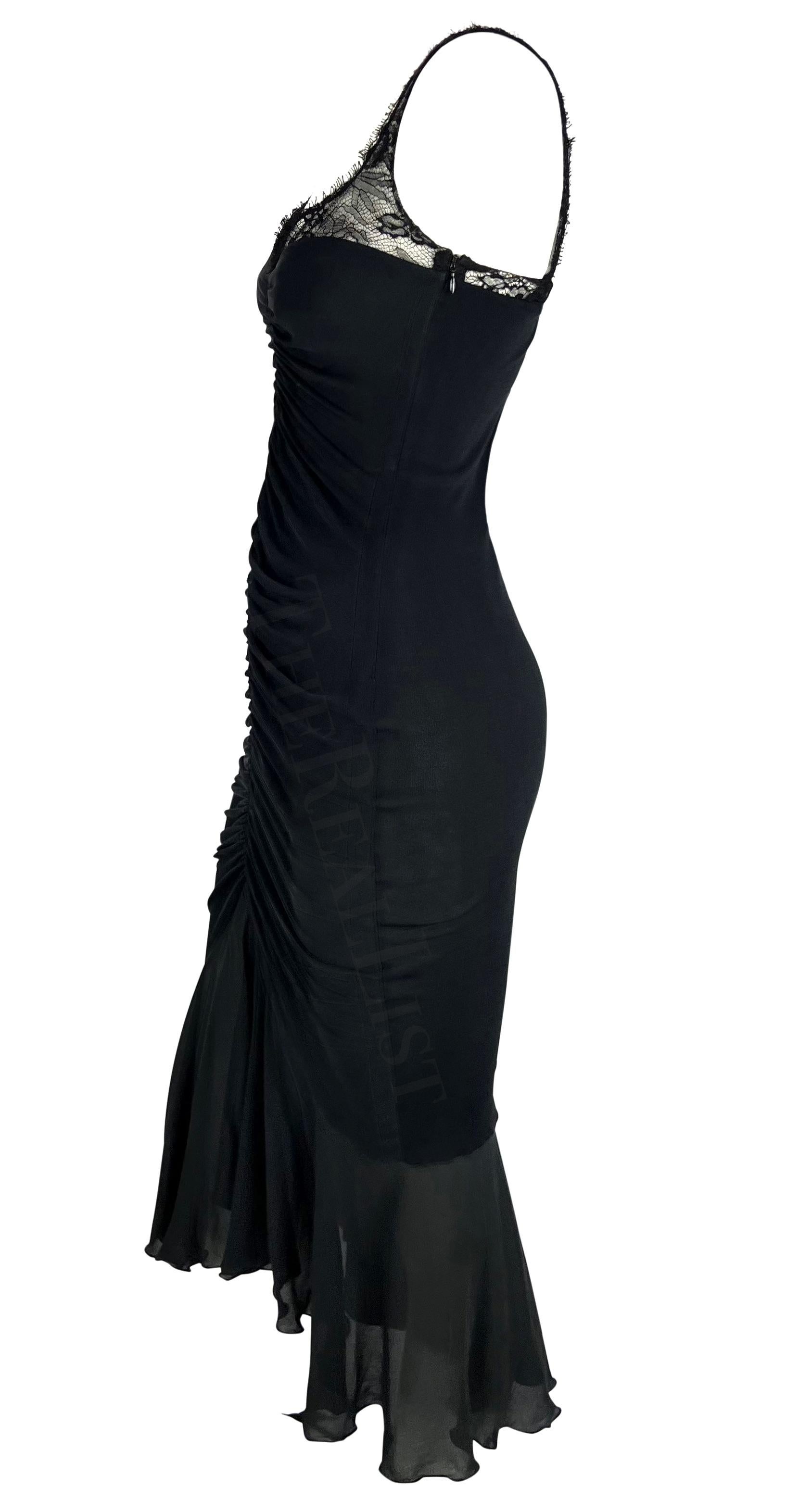 2000er Emanuel Ungaro Gerüschtes schwarzes Slinky-Bodycon-Kleid mit Spitzenriemen im Zustand „Hervorragend“ im Angebot in West Hollywood, CA