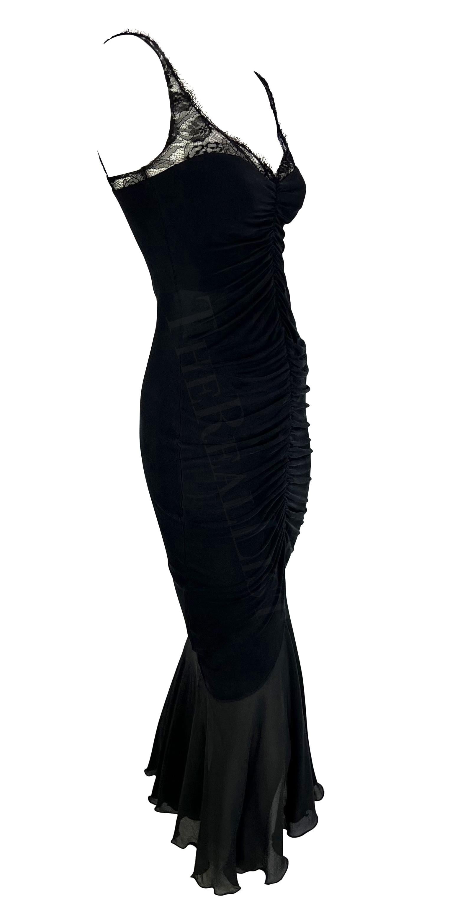 2000er Emanuel Ungaro Gerüschtes schwarzes Slinky-Bodycon-Kleid mit Spitzenriemen im Angebot 5