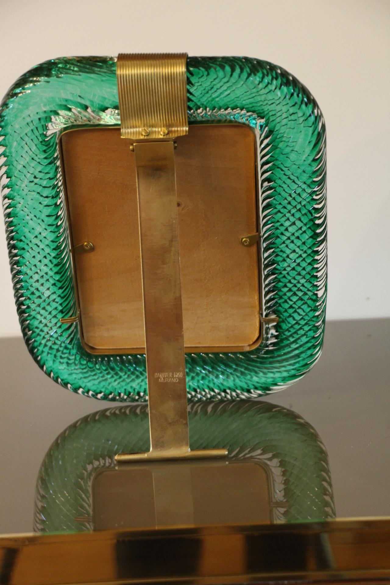 Marco de cristal de Murano retorcido verde esmeralda y latón del año 2000, de Barovier Latón en venta