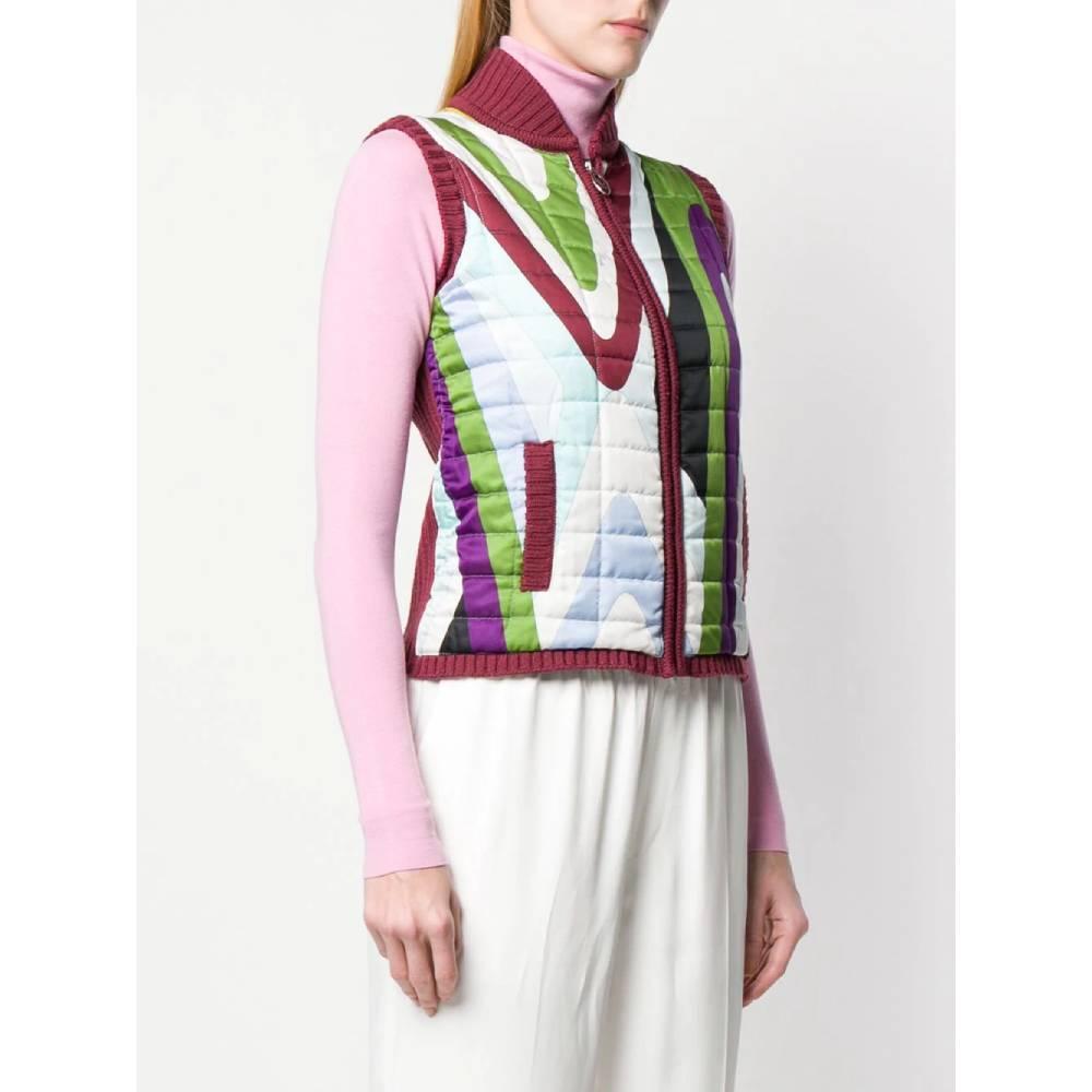 Emilio Pucci vest in burgundy merino wool and multicolored quilted front. Model with raised collar and front zip closure. Welt pockets. Snug fit. 

Years: 2000s

Made in Italy

Size: 40 IT

Flat measurements

Height: 56 cm
Bust: 42 cm