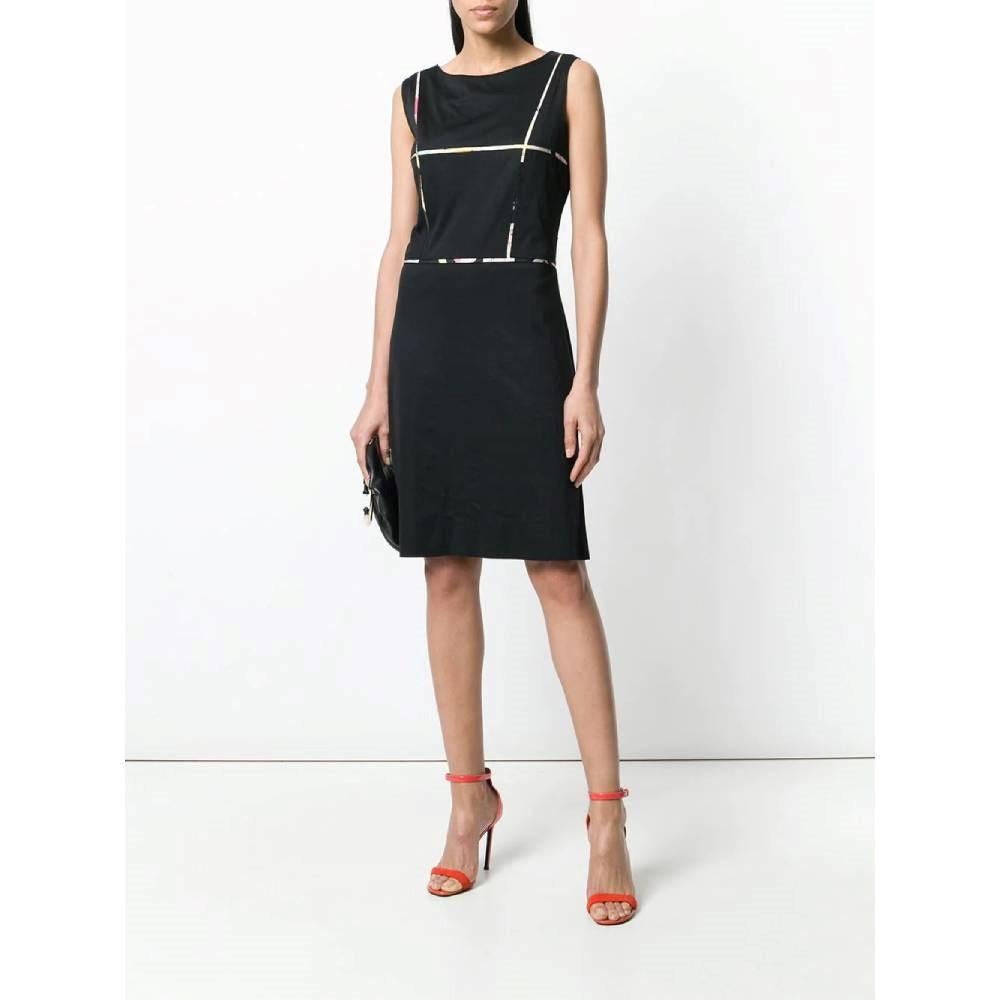 Emilio Pucci tube sleeveless dress with round collar. Lining with iconic prints. Back zip closure.

Size: 44 IT

Flat measurements
Height: 94 cm
Bust: 44 cm
Waist: 44 cm
Hips: 50 cm

Product code: A6321

Notes: The lining shows some dark spots, as