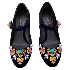 2000's Ära Dolce und Gabbana Schwarz Samt verschönert Mary Janes