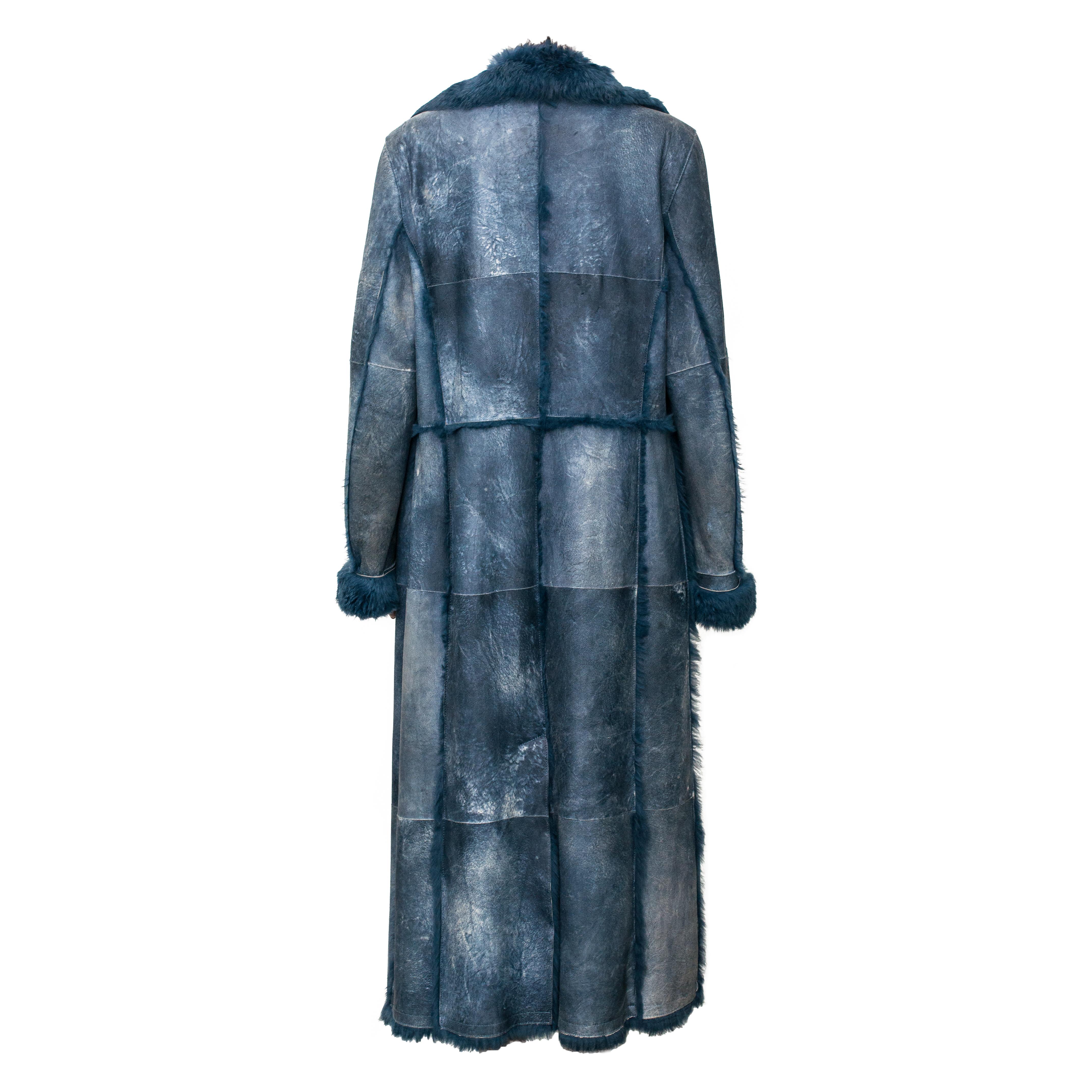 Ruder Than The Rest presents: vintage Escada distressed leather and fur long maxi coat.

Deep indigo blue distressed leather.

Rectangle panels.

Full blue rabbit fur inside.

Short pile fur which is also appropriate for cooler summer evenings

Hook