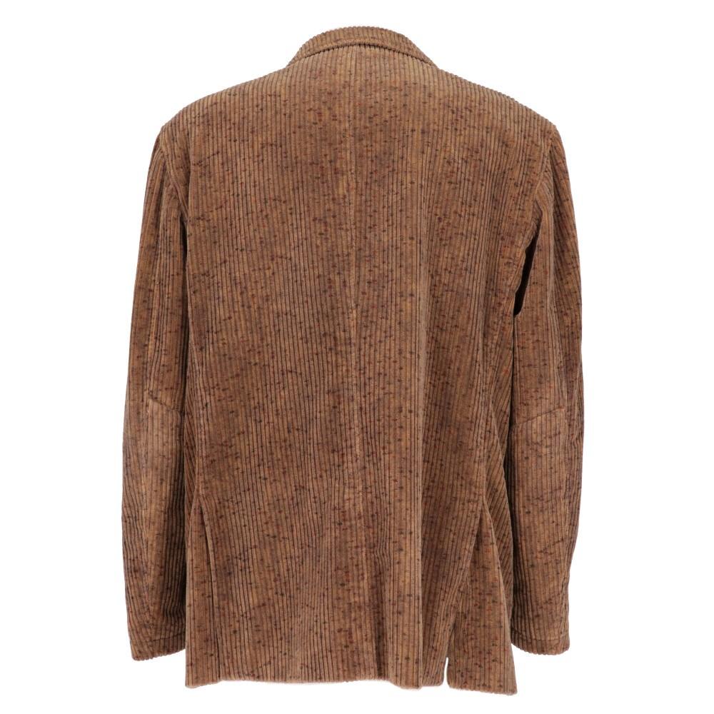 Etro jacket in brown corduroy. Classic collar, front buttoning and three welt pockets with flap.

Size: 54 IT

Flat measurements
Height: 82 cm
Bust: 60 cm
Shoulders: 52 cm
Sleeve: 66 cm

Product code: X1034

Composition: Outer: 100% Cotton
Lining: