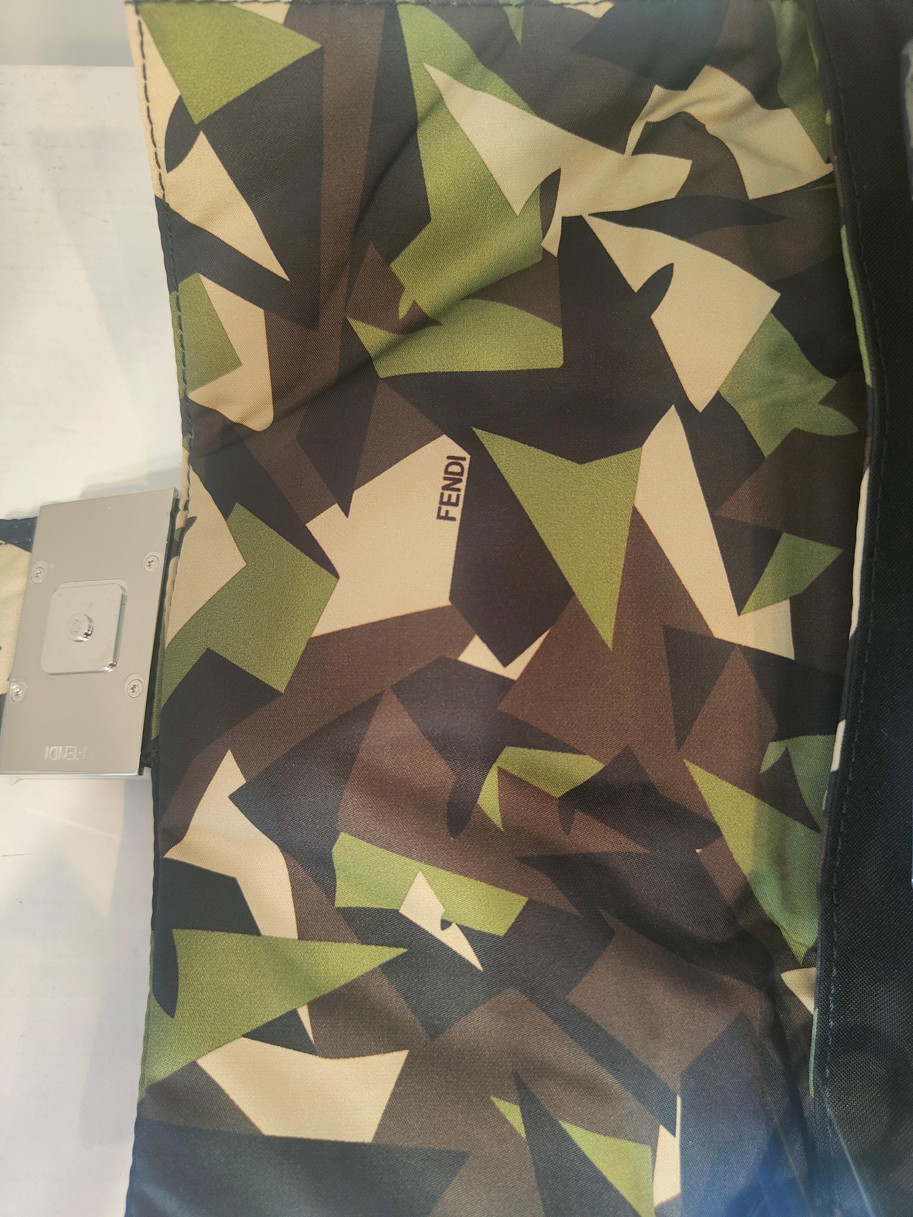 Bolso camuflaje Fendi años 2000 en Excelente estado para la venta en Capri, IT