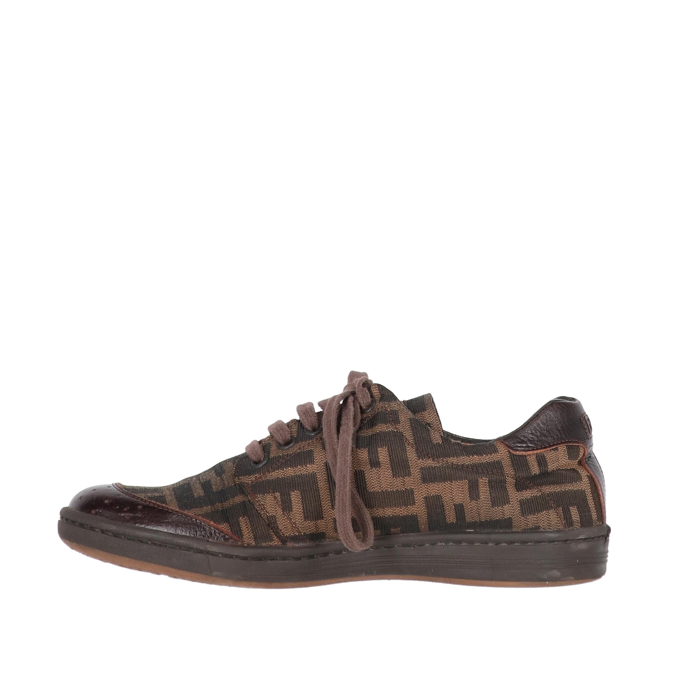 Fendi brown and beige iconic pumpkin fabric lace-up shoes with brown leather details. Round toe with rubber sole.

The item shows signs of wear on the leather and the sole, as shown in the pictures.

Years: 2000s
Made in Italy
Size: 37 EU

Insole: