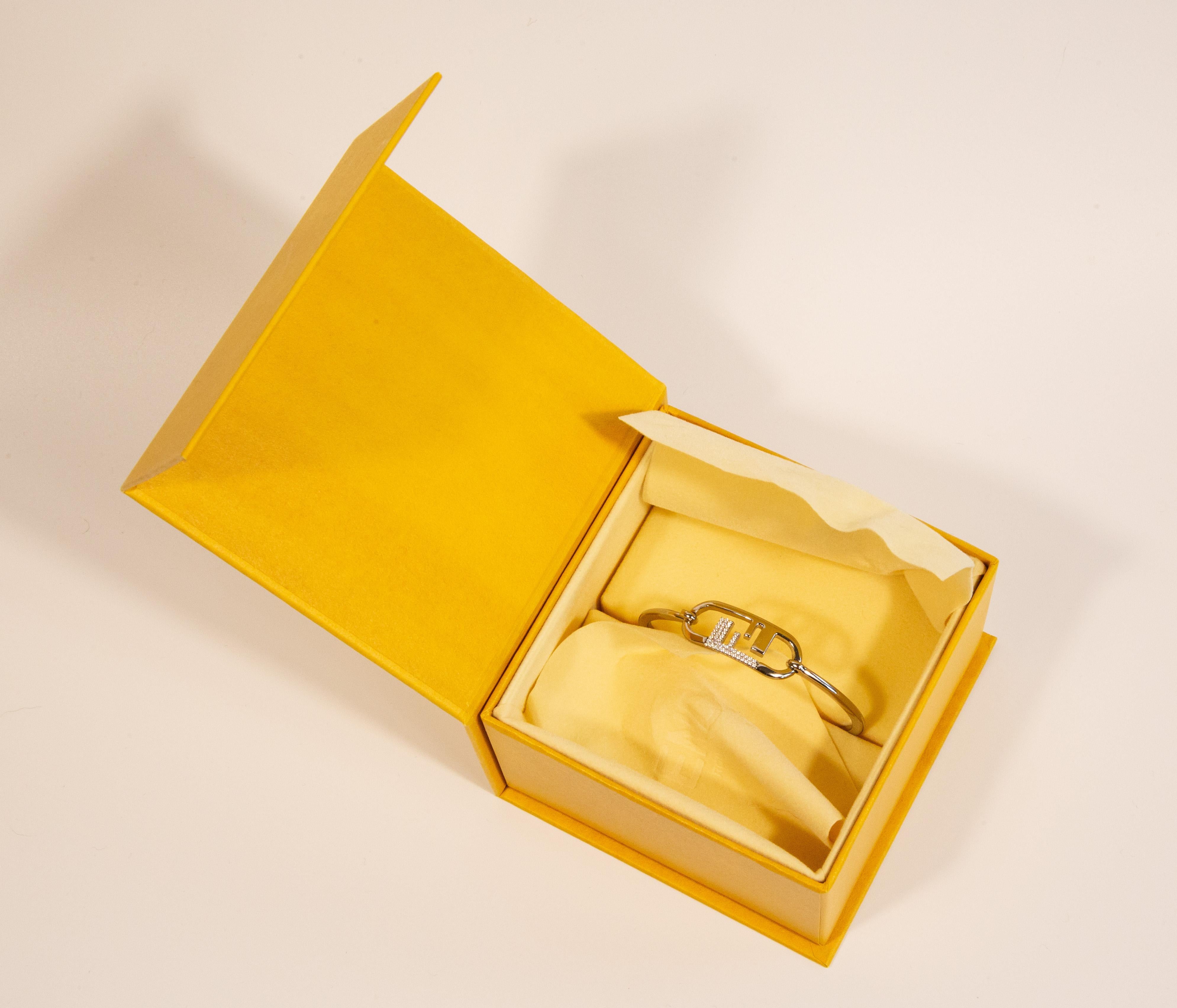 Pulsera Fendi O'Lock de los años 2000 con acabado paladio en venta 4