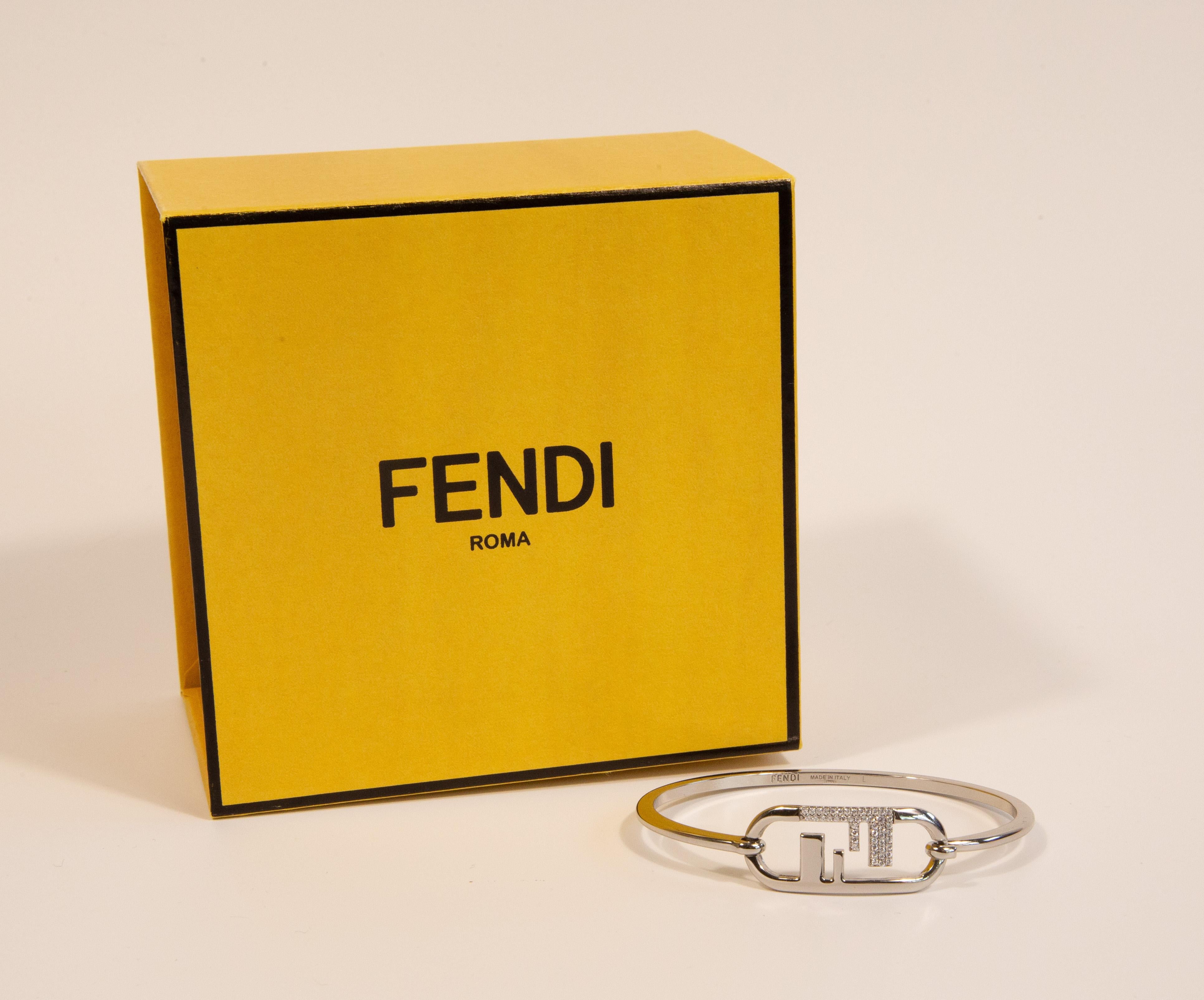 Pulsera Fendi O'Lock de los años 2000 con acabado paladio en venta 6