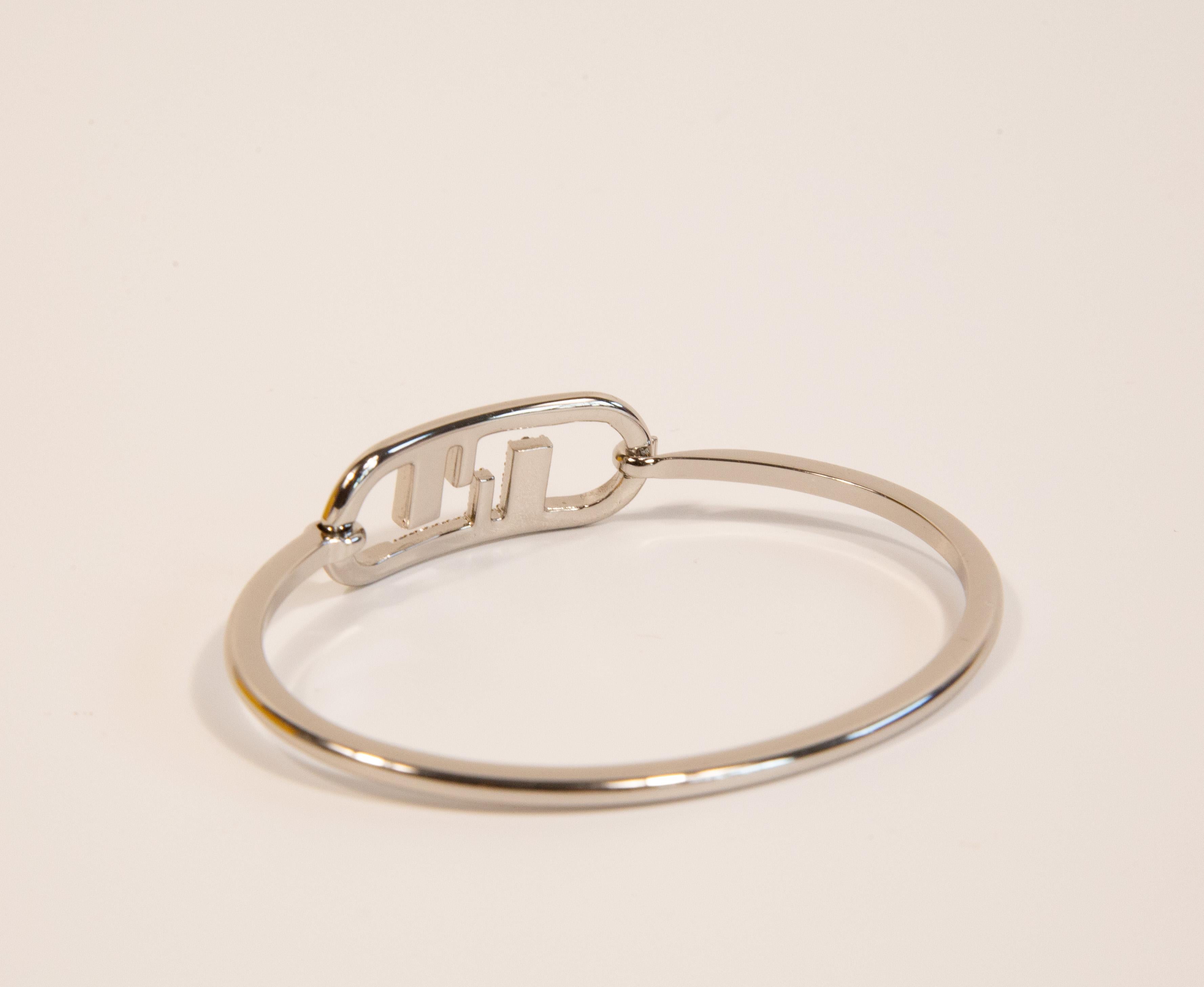 Pulsera Fendi O'Lock de los años 2000 con acabado paladio en Excelente estado para la venta en Arnhem, NL