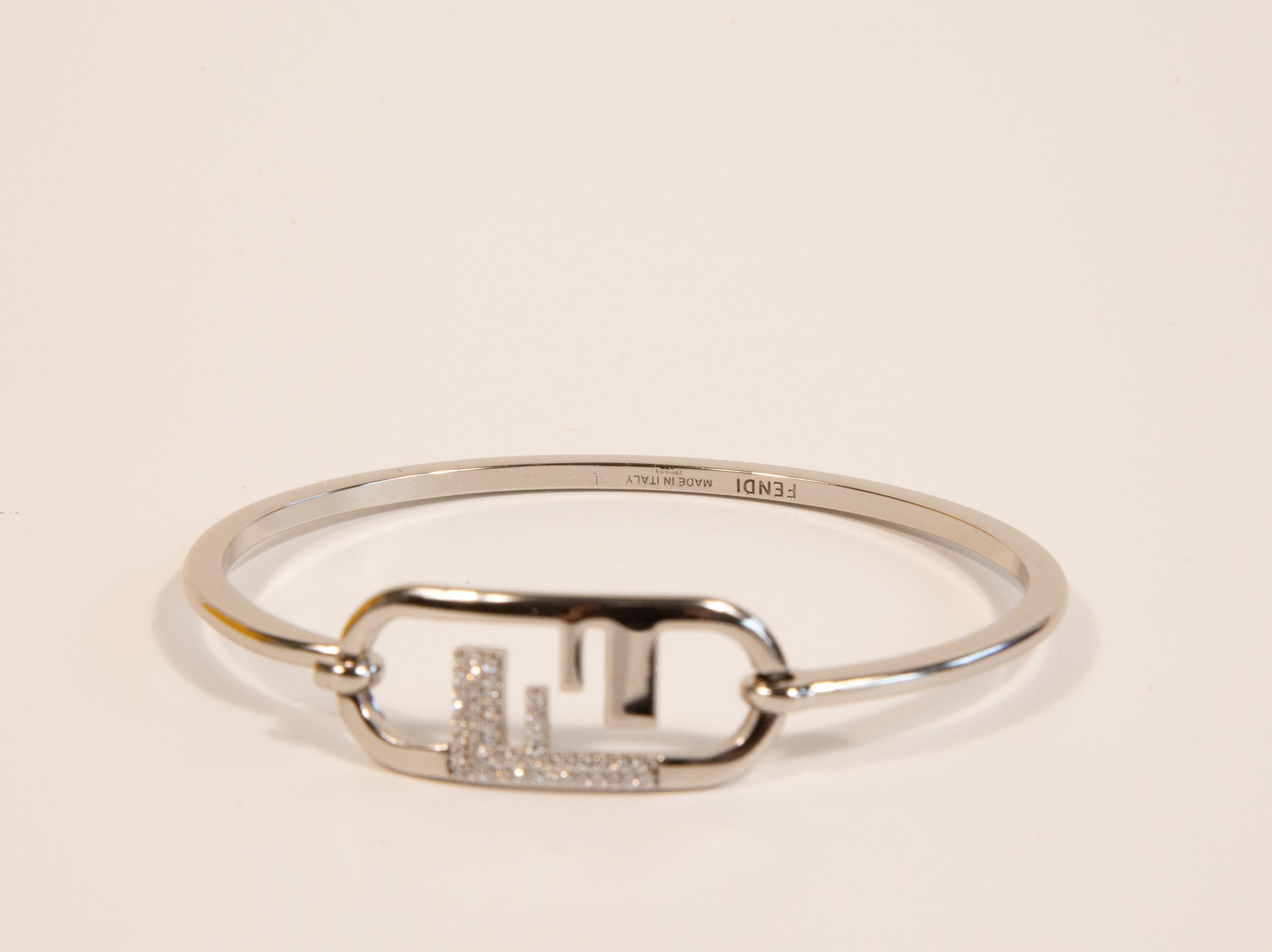 Femenino o masculino Pulsera Fendi O'Lock de los años 2000 con acabado paladio en venta