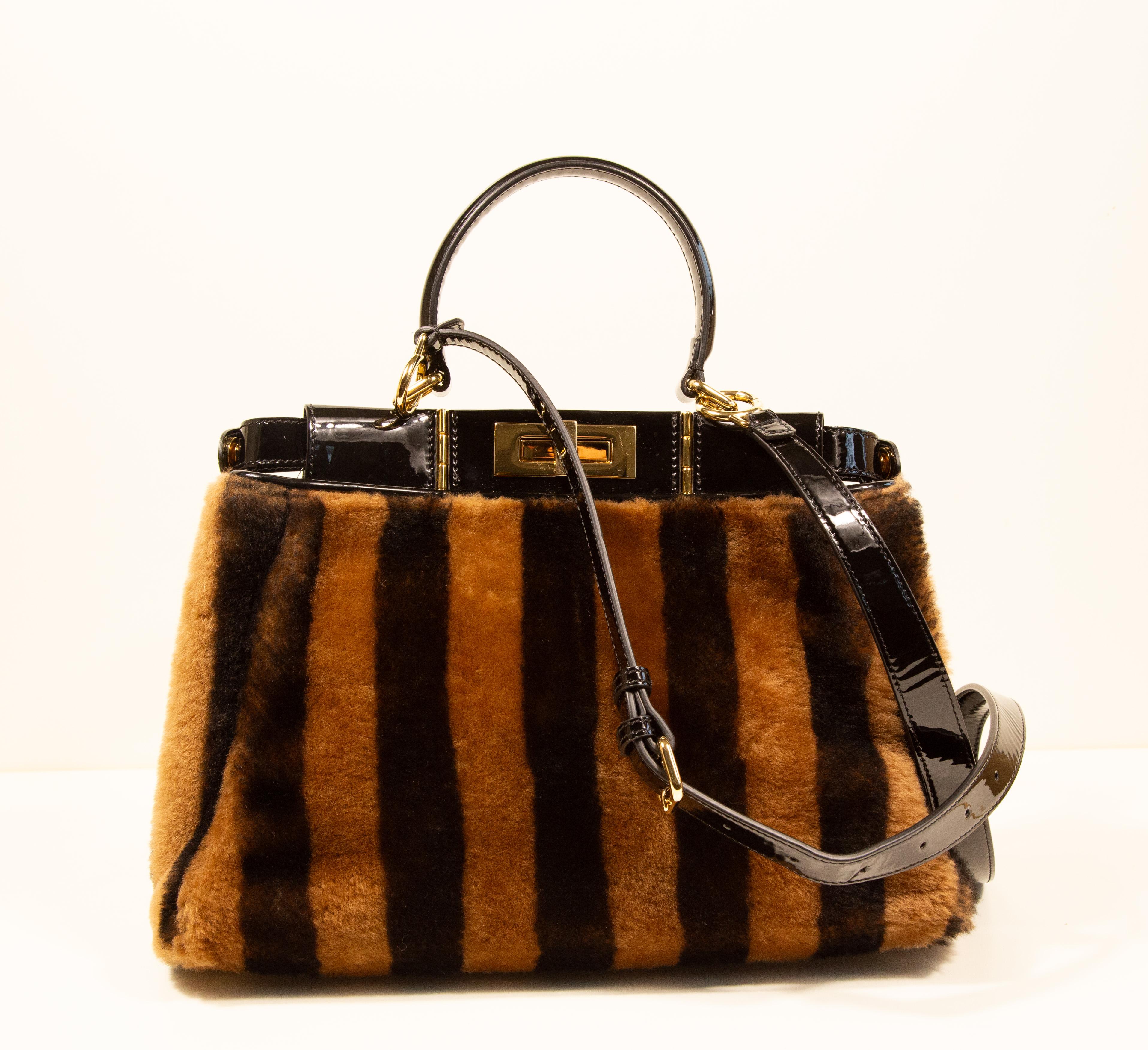 2000s Fendi Peekaboo Shearling Pequin Tobacco Black 2 Way Bag In Excellent Condition For Sale In Arnhem, NL