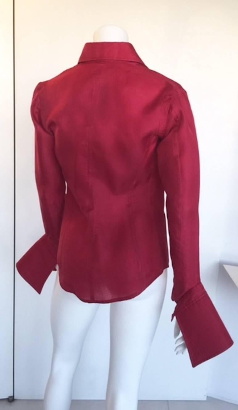 Wonderful Red Blouse made in Italy, designed by Gianfranco Ferrè. It's made of Silk Organza