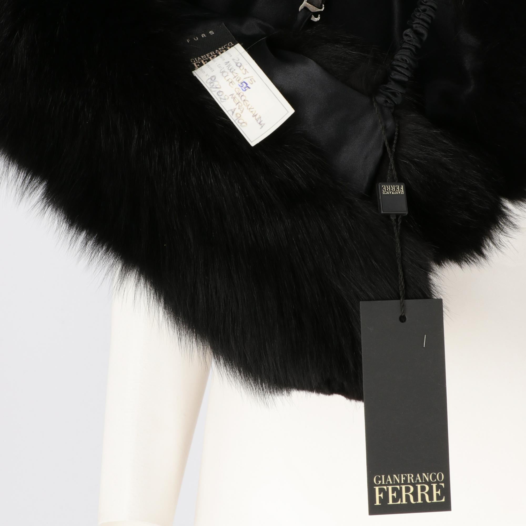  2000s Gianfranco Ferré Black Fox Fur Cape 2