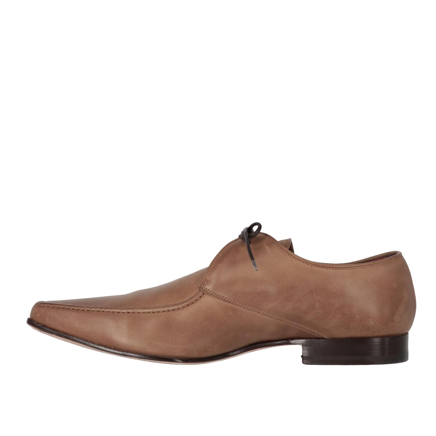 Gianfranco Ferré light brown genuine leather lace-up shoes, featuring a characteristic single eyelet, dark shoelaces and pointed toe spring. 

The item shows some signs of wear on the leather and the sole, as shown in the pictures.

Years: