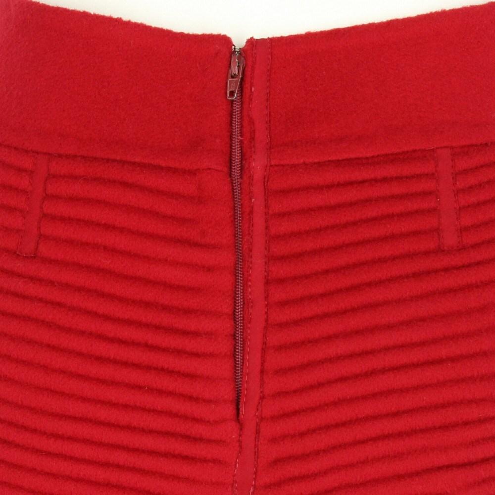 2000s Gianfranco Ferré ribbed red wool skirt In Excellent Condition In Lugo (RA), IT