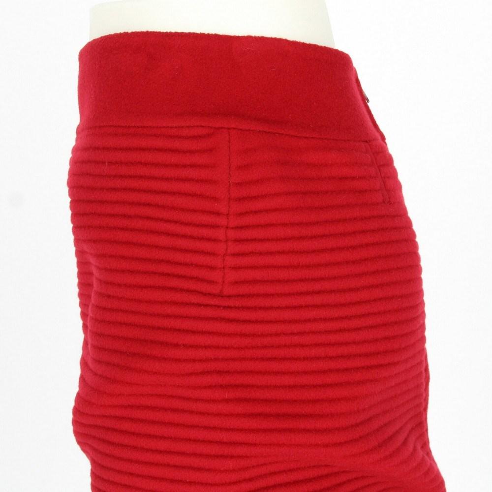 Women's 2000s Gianfranco Ferré ribbed red wool skirt