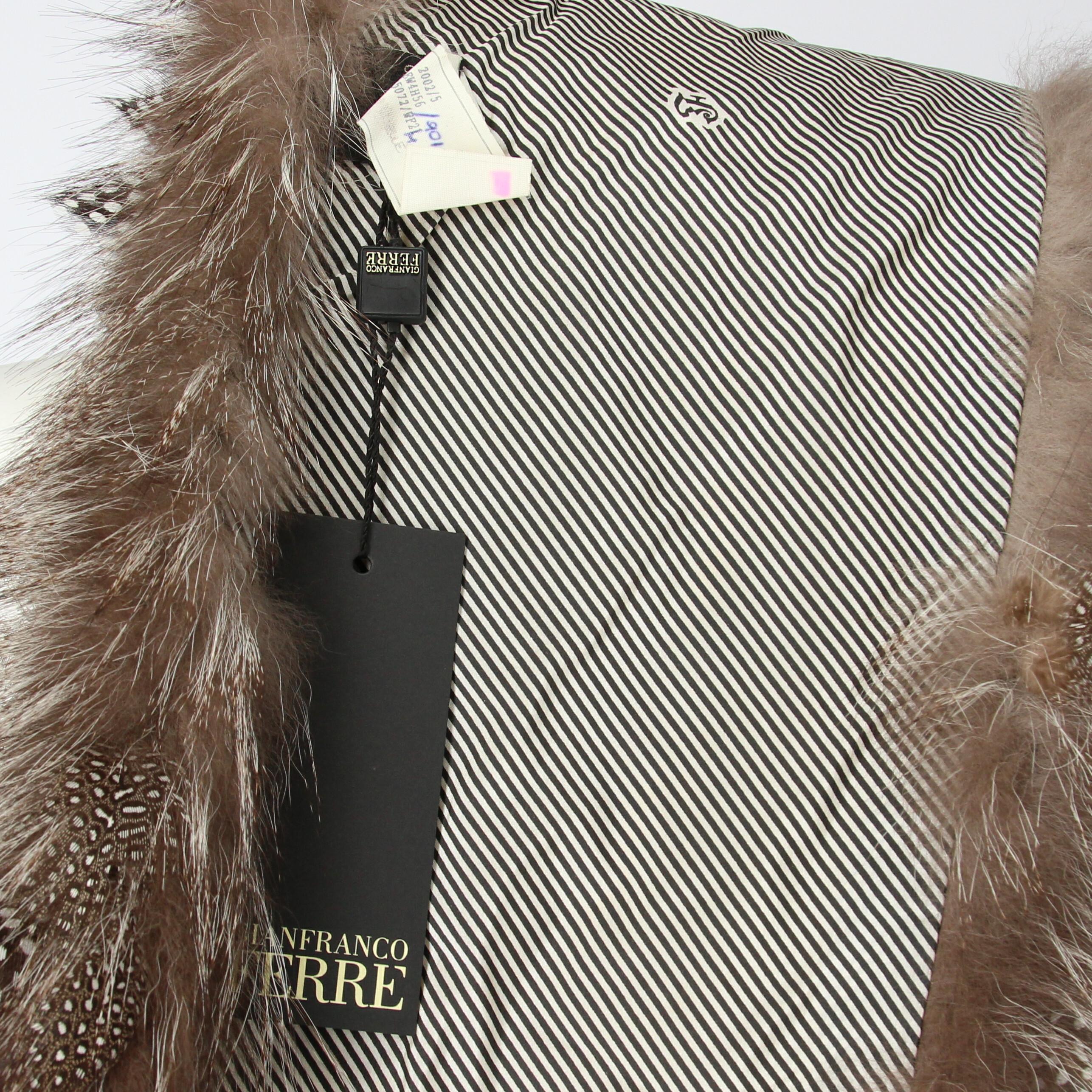Women's 2000s Gianfranco Ferrè Silver Fox And Feathers Fur Scarf For Sale