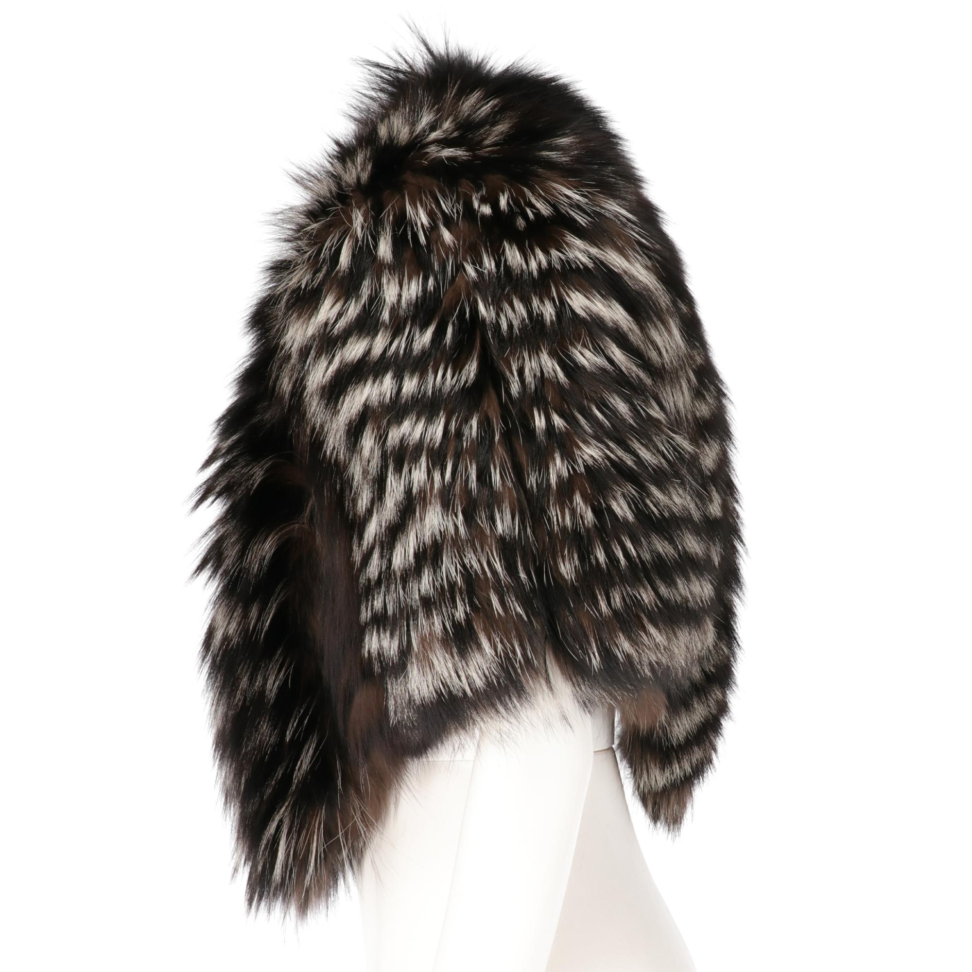Gianfranco Ferrè real silver fox fur cape short to the waist, with black and white inlay, with padded shoulders, elastics and hooks for the arms, lined in silk, front closure with hook and chain.

This item belongs to an original vintage stock: it