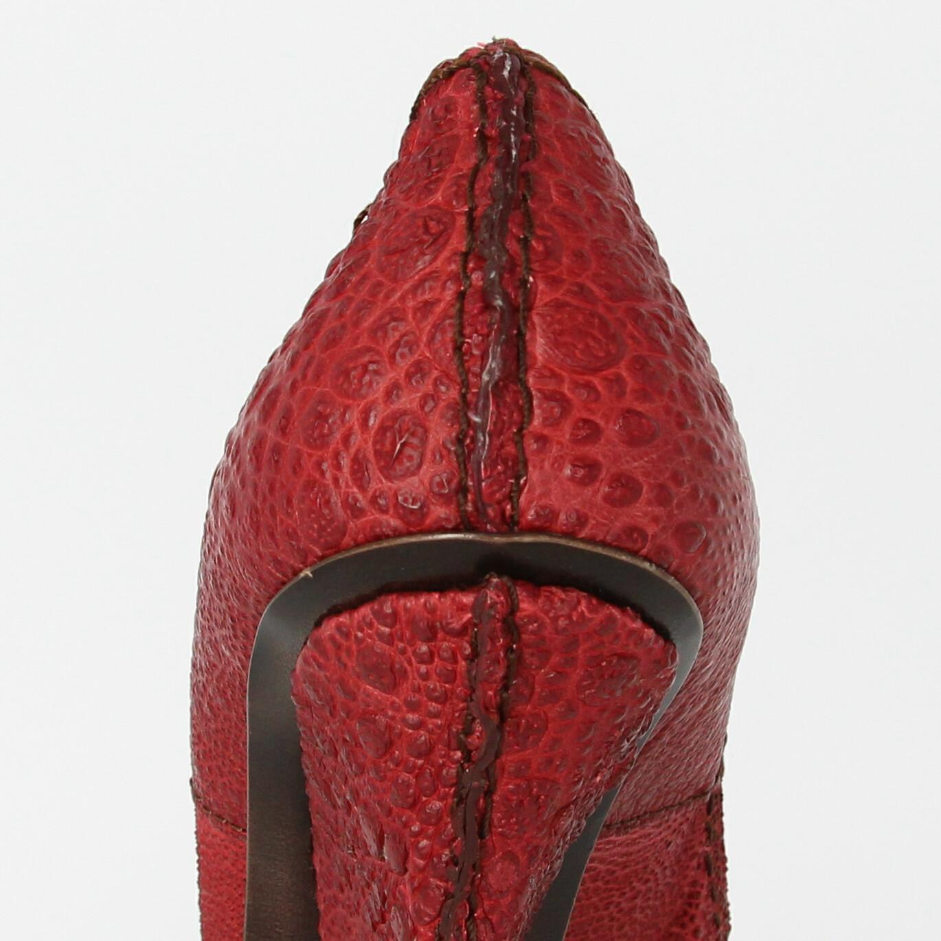2000s Gianfranco Ferré Vintage Red Leather Pumps with Crocodile Effect For Sale 4