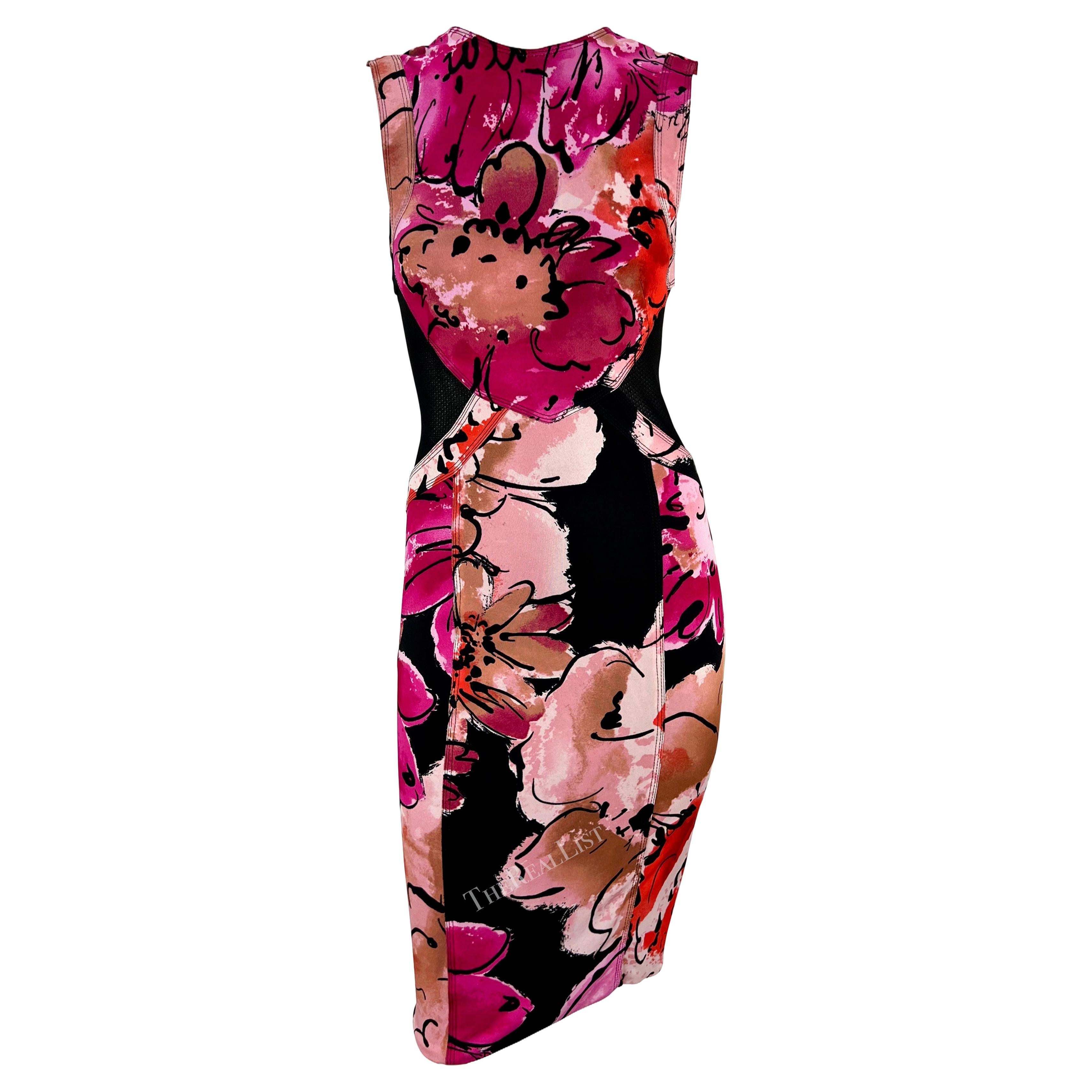 P/E 2002 Donatella Versace for Gianni Versace, abito con stampa floreale rosa e pannello a rete trasparente In condizioni ottime in vendita a West Hollywood, CA