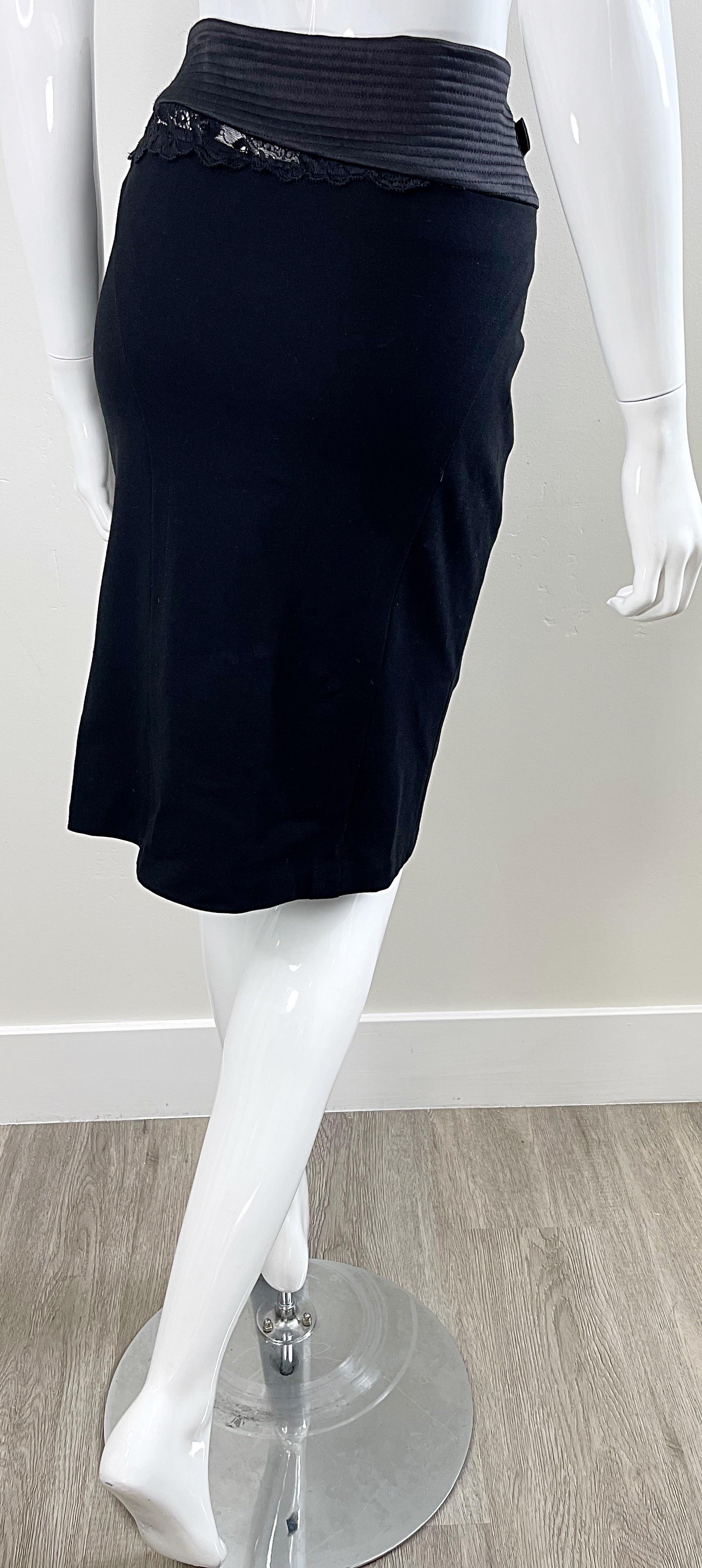 Jupe Jean Couture Gianni Versace avec découpe en dentelle noire, taille 44/8, Y2K, années 2000 Pour femmes en vente