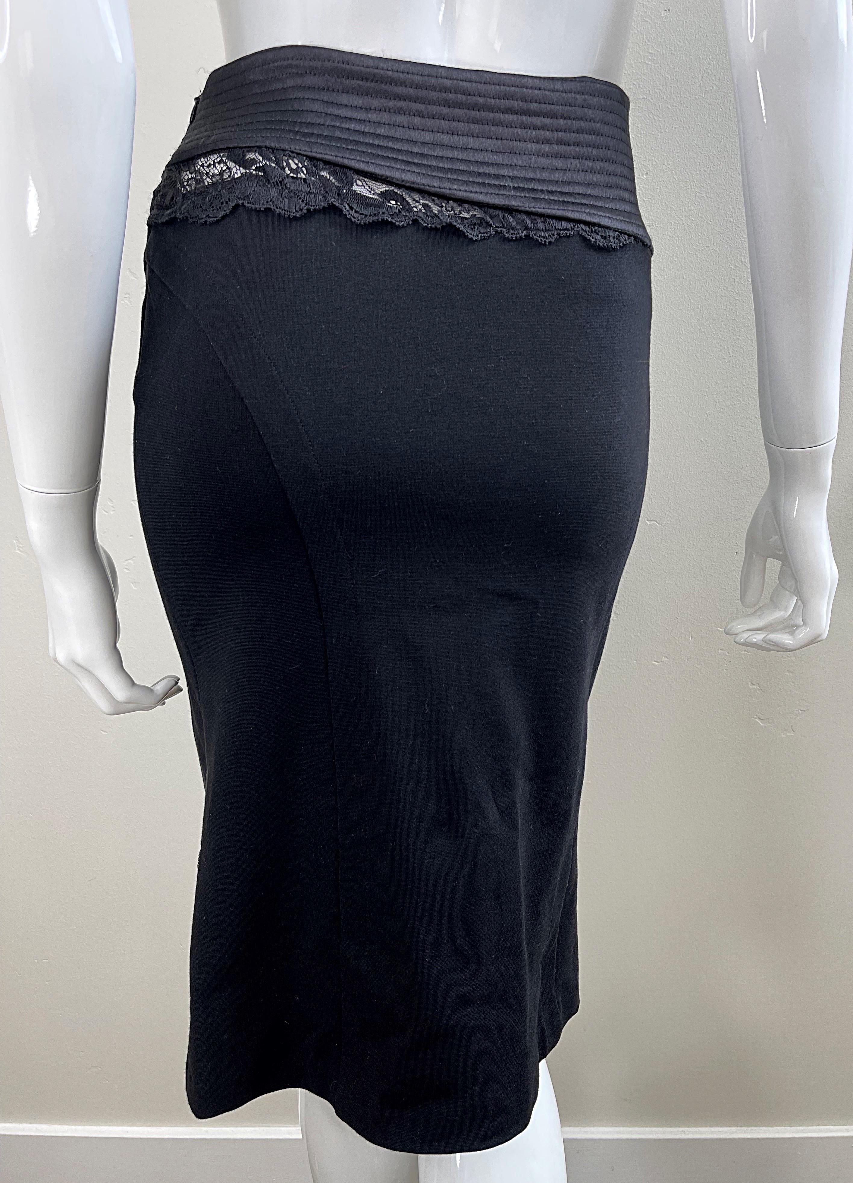 2000s Gianni Versace Jean Couture Size 44 / 8 Black Lace Cut - Out Y2K Skirt For Sale 2