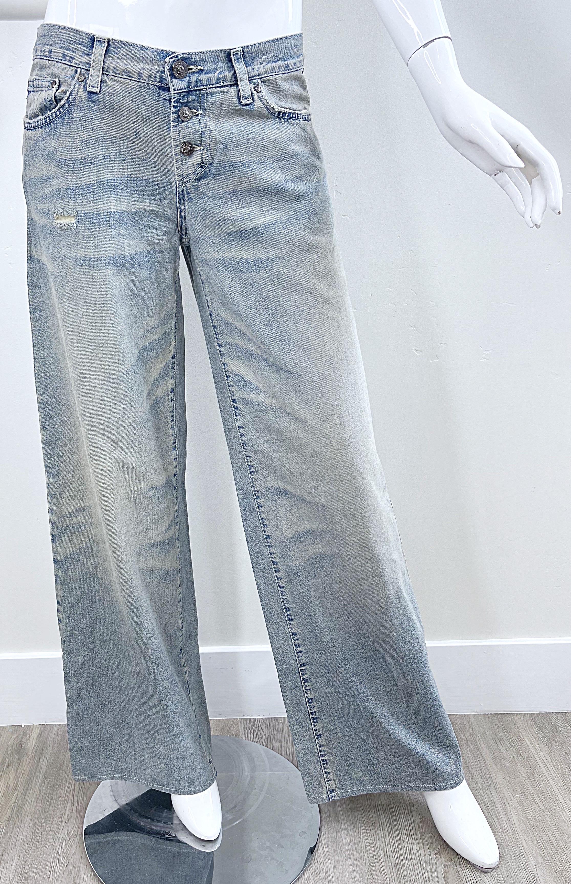 Gris 2000s Gianni Versace Jeans Couture Taille 8 Chain Stonewash Low Rise Wide Leg Pantalon en vente