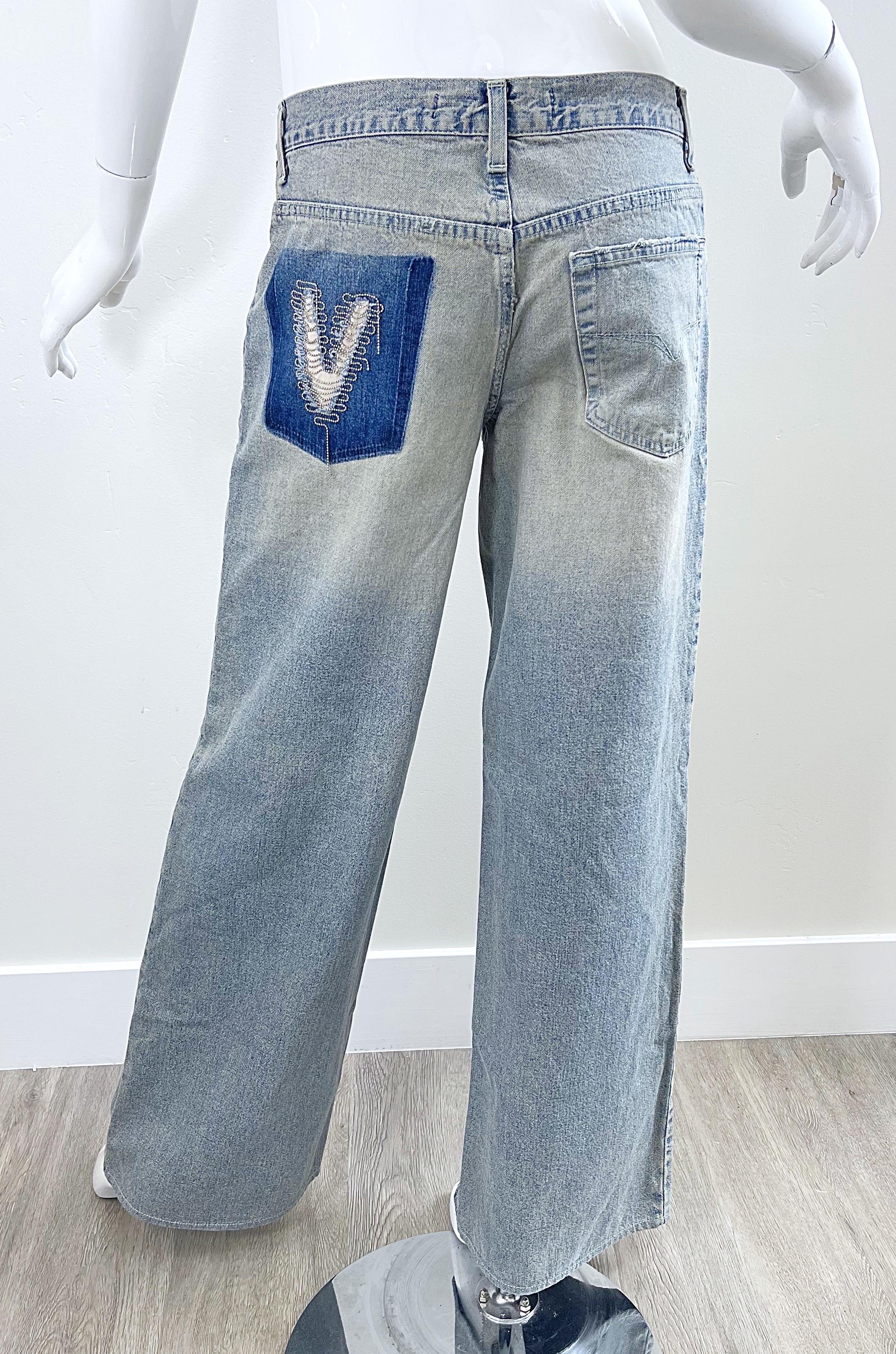 2000s Gianni Versace Jeans Couture Size 8 Chain Stonewash Low Rise Wide Leg Pant In Excellent Condition For Sale In San Diego, CA