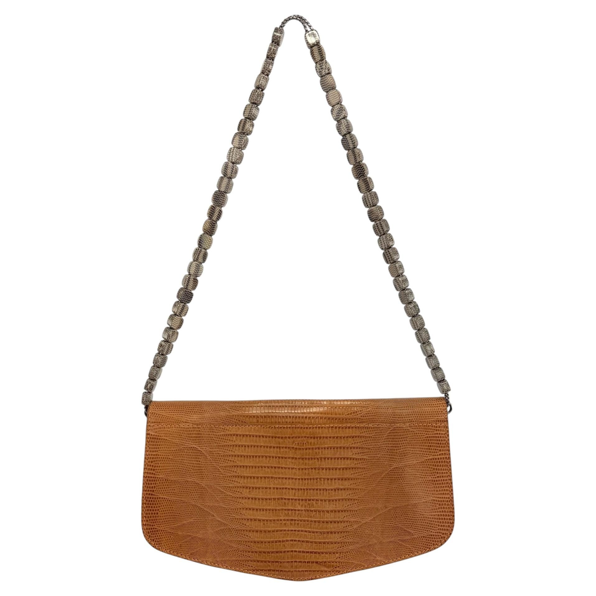 Bolso de hombro pequeño de Giorgio Armani de los años 2000, con cadena de cuentas y piel de lagarto naranja en venta