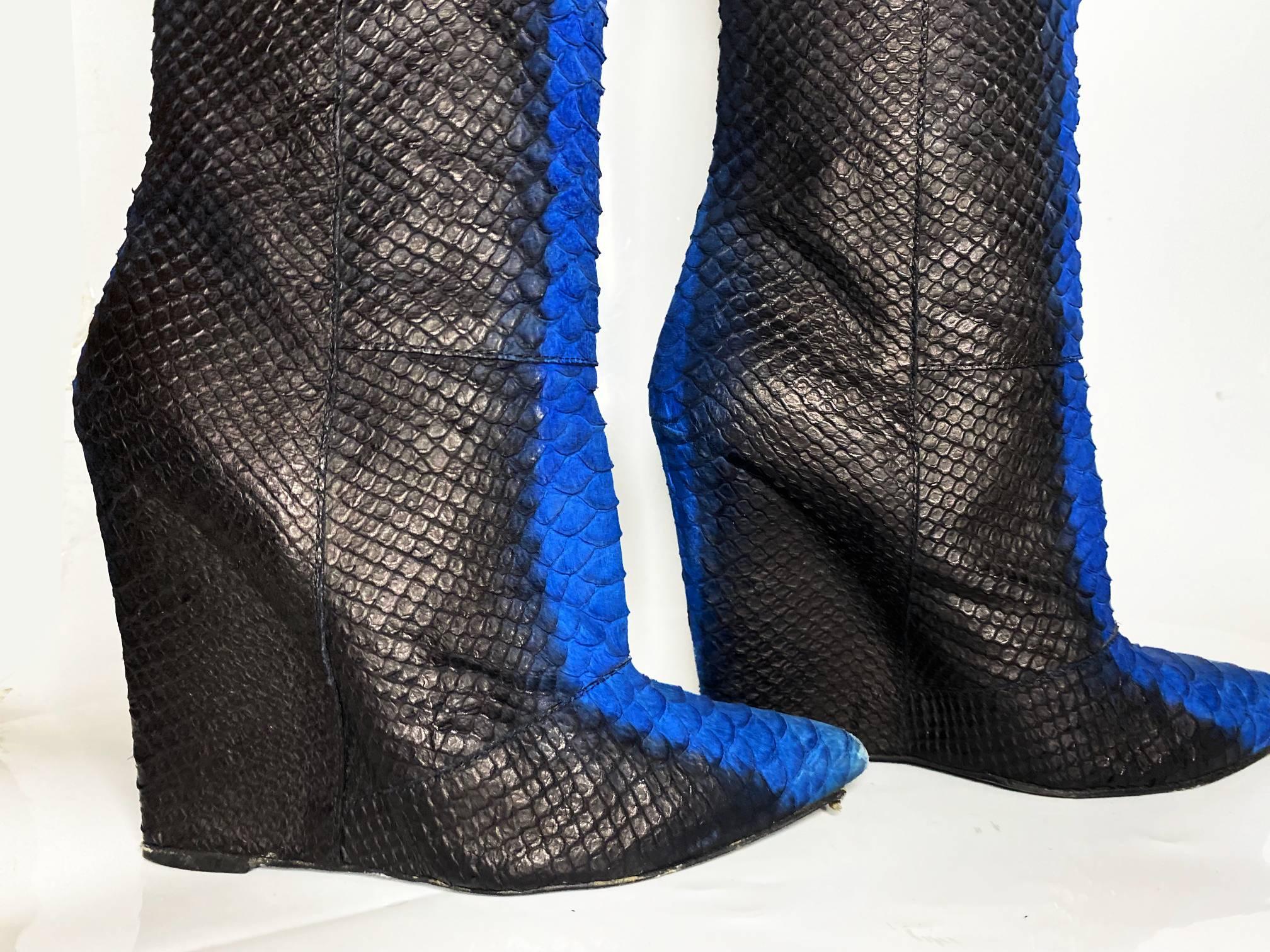  2000s Giuseppe Zanotti Black Blue Platform Faux Snake Skin Calf Boots In Good Condition For Sale In London, GB