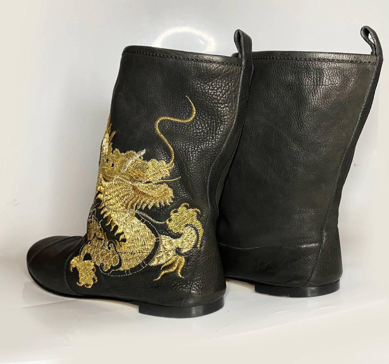 2000s Giuseppe Zanotti Embroidered Dragon Black Leather Calf Boots In Good Condition For Sale In London, GB