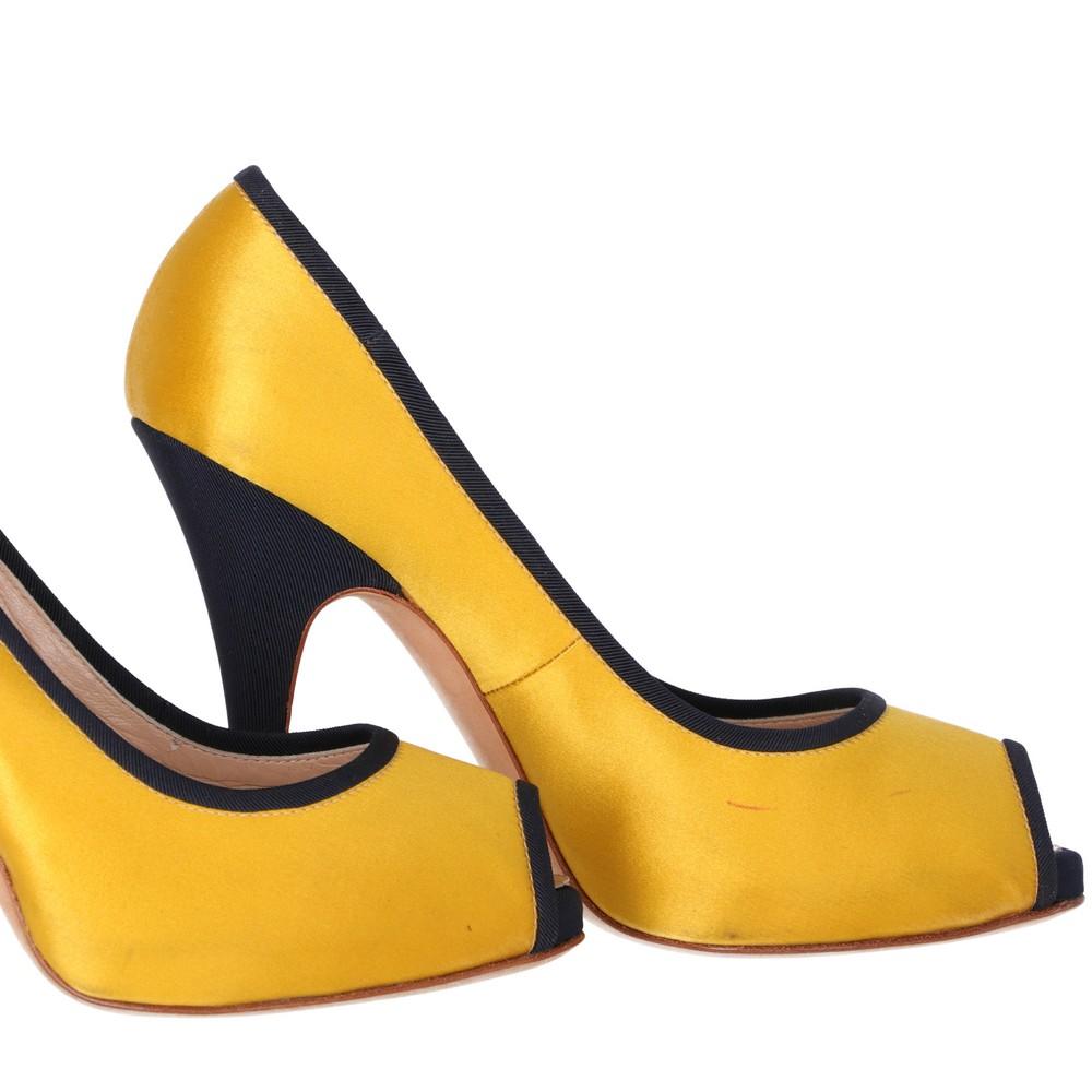 2000s Giuseppe Zanotti yellow open-toe décolleté with black details 1