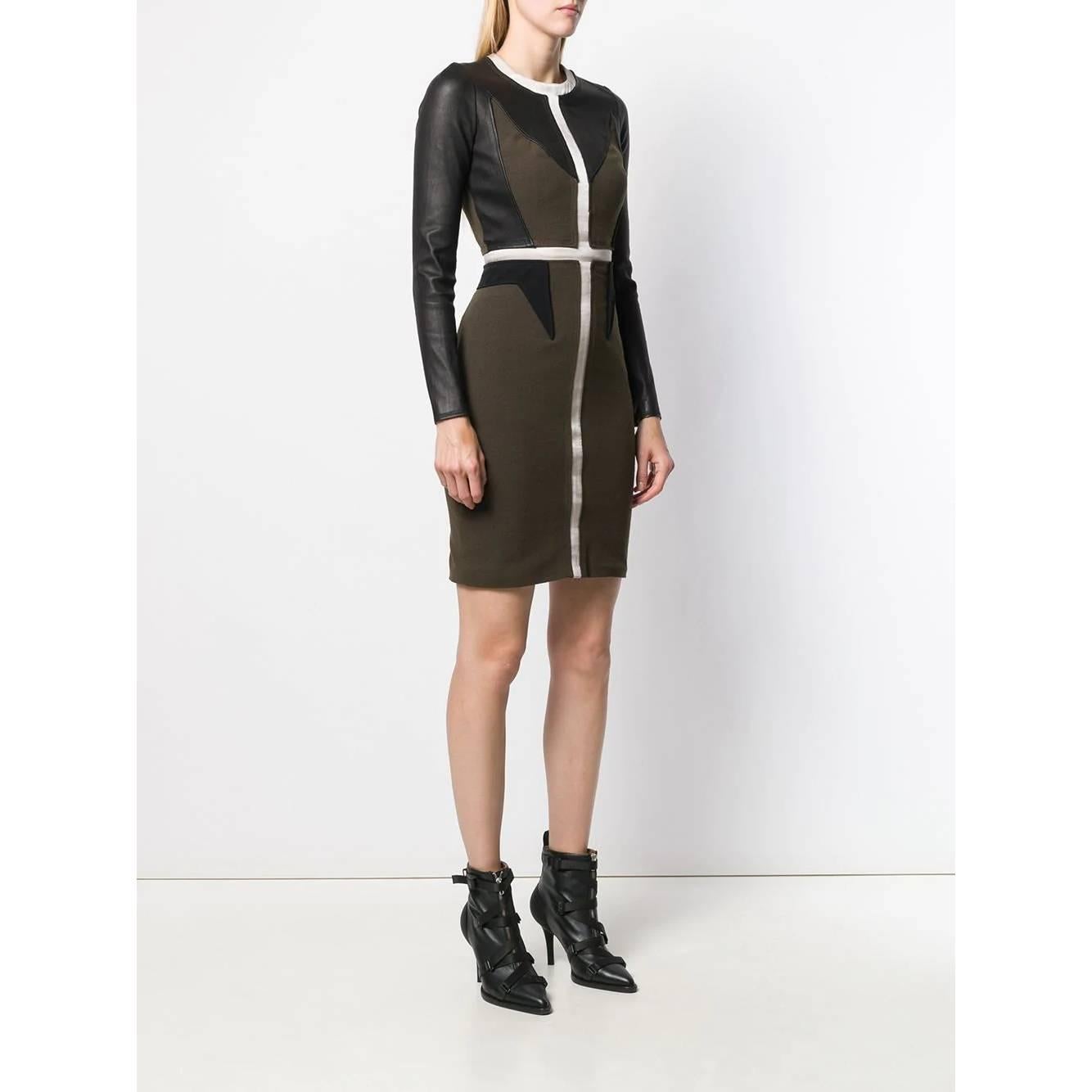 A.N.G.E.L.O. Vintage - ITALY
Givenchy wool blend dress. Crewneck model, geometric details in shades of black, dark green and ivory, long leather sleeves, back zip closure.

The product has slight signs of wear on the leather as shown in the