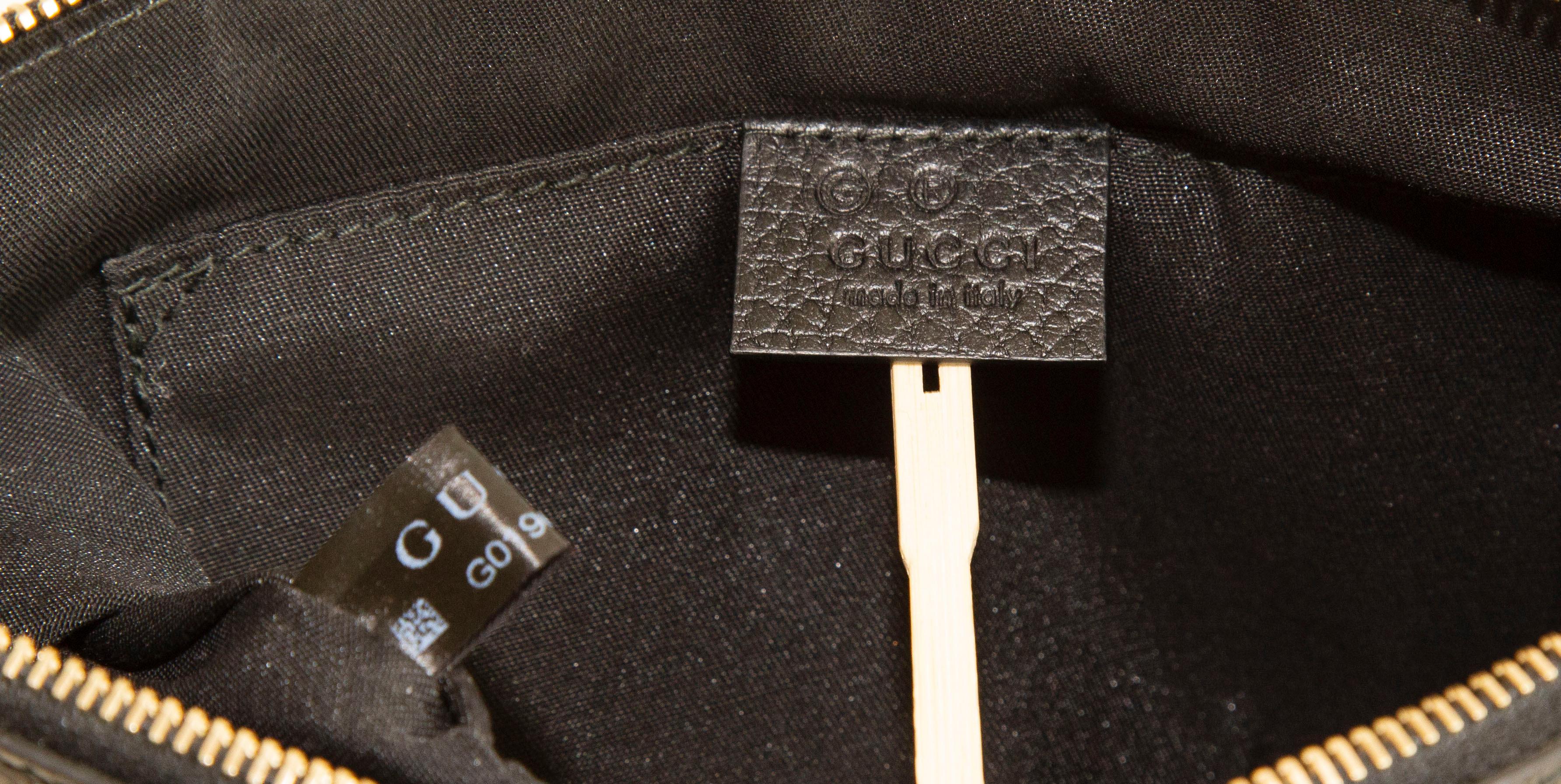 2000s Gucci Bamboo Black Leather Clutch For Sale 3