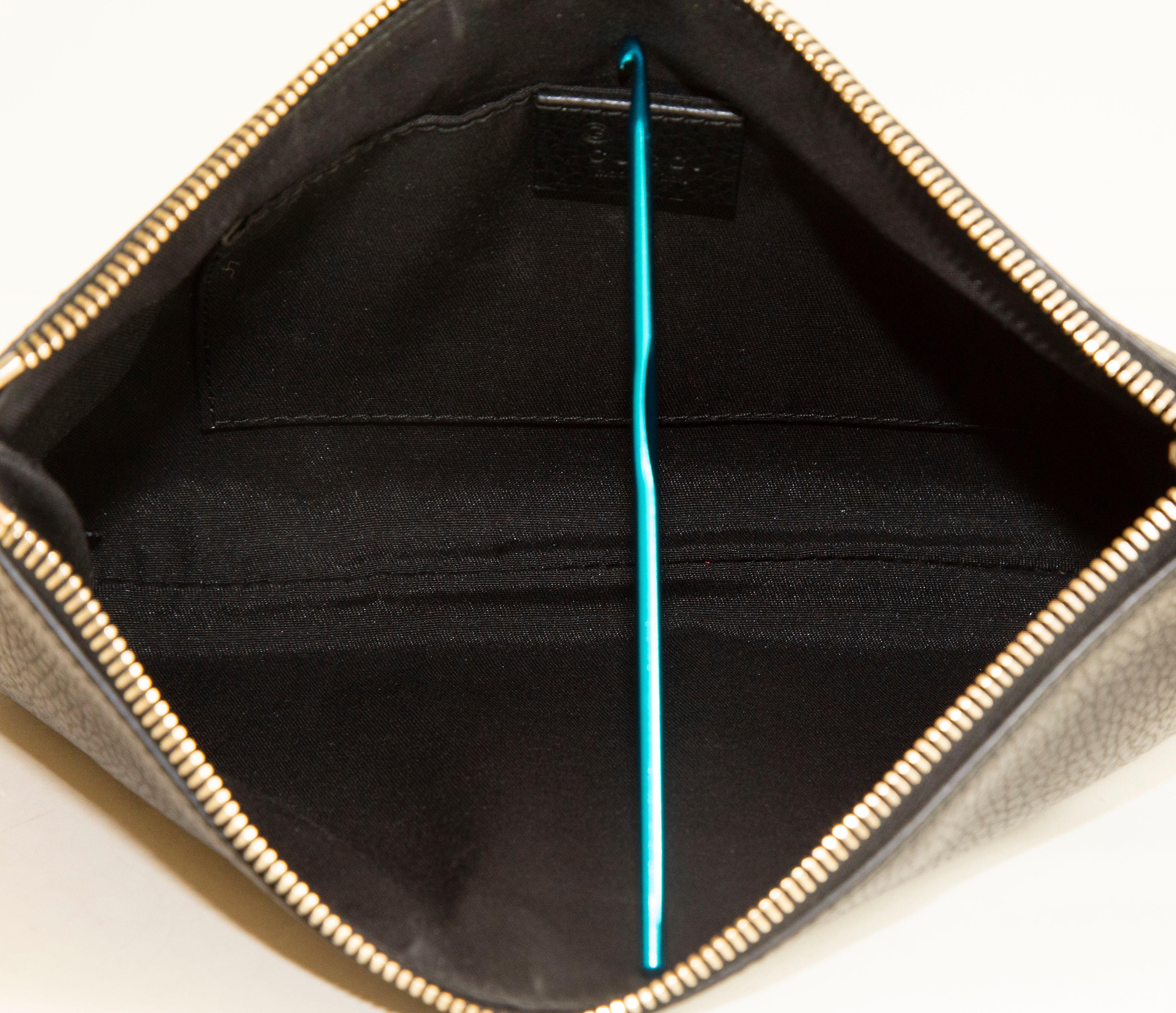 2000s Gucci Bamboo Black Leather Clutch For Sale 5
