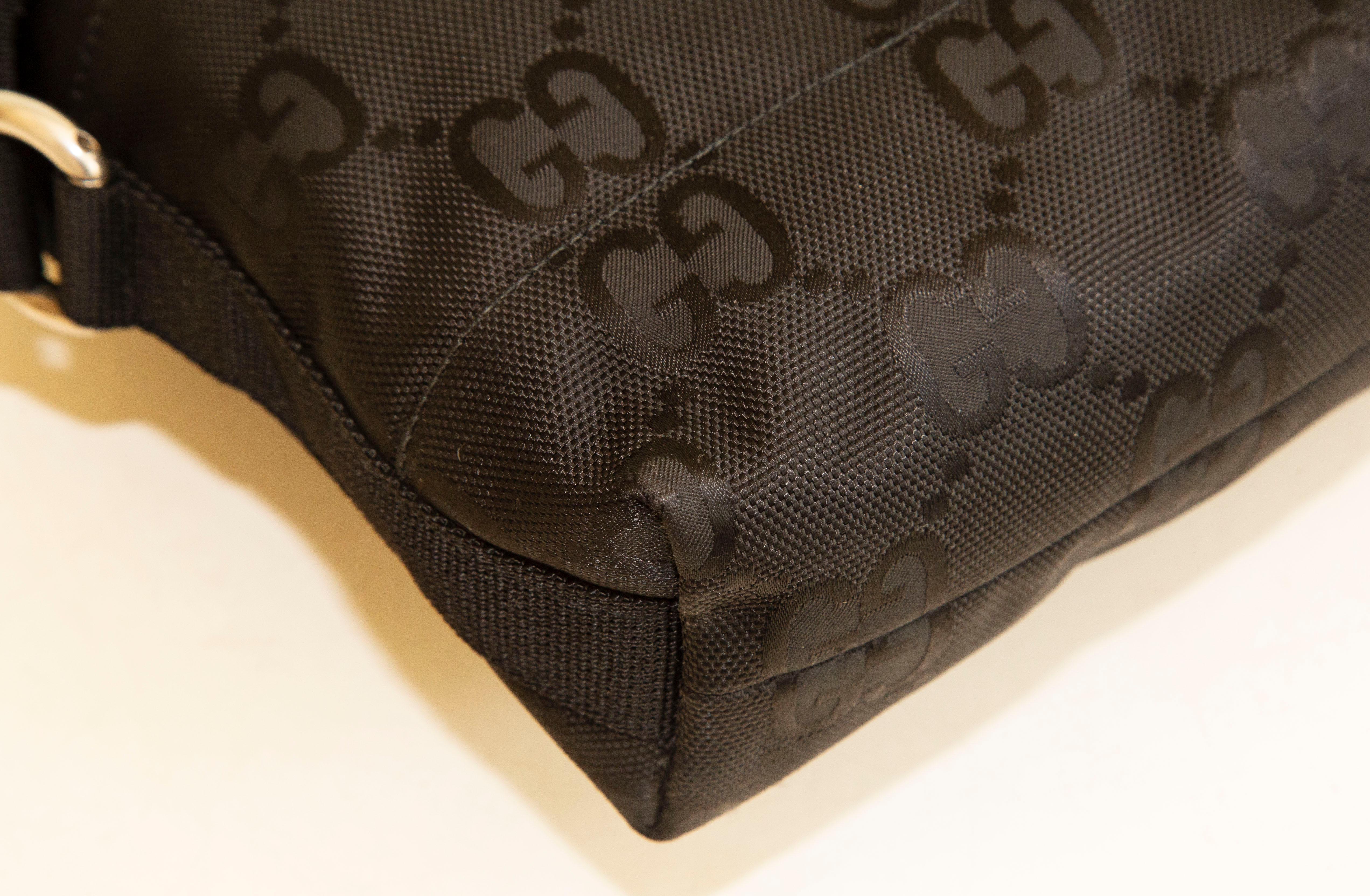 2000s Gucci Black GG Web Nylon Crossbody Bag For Sale 6